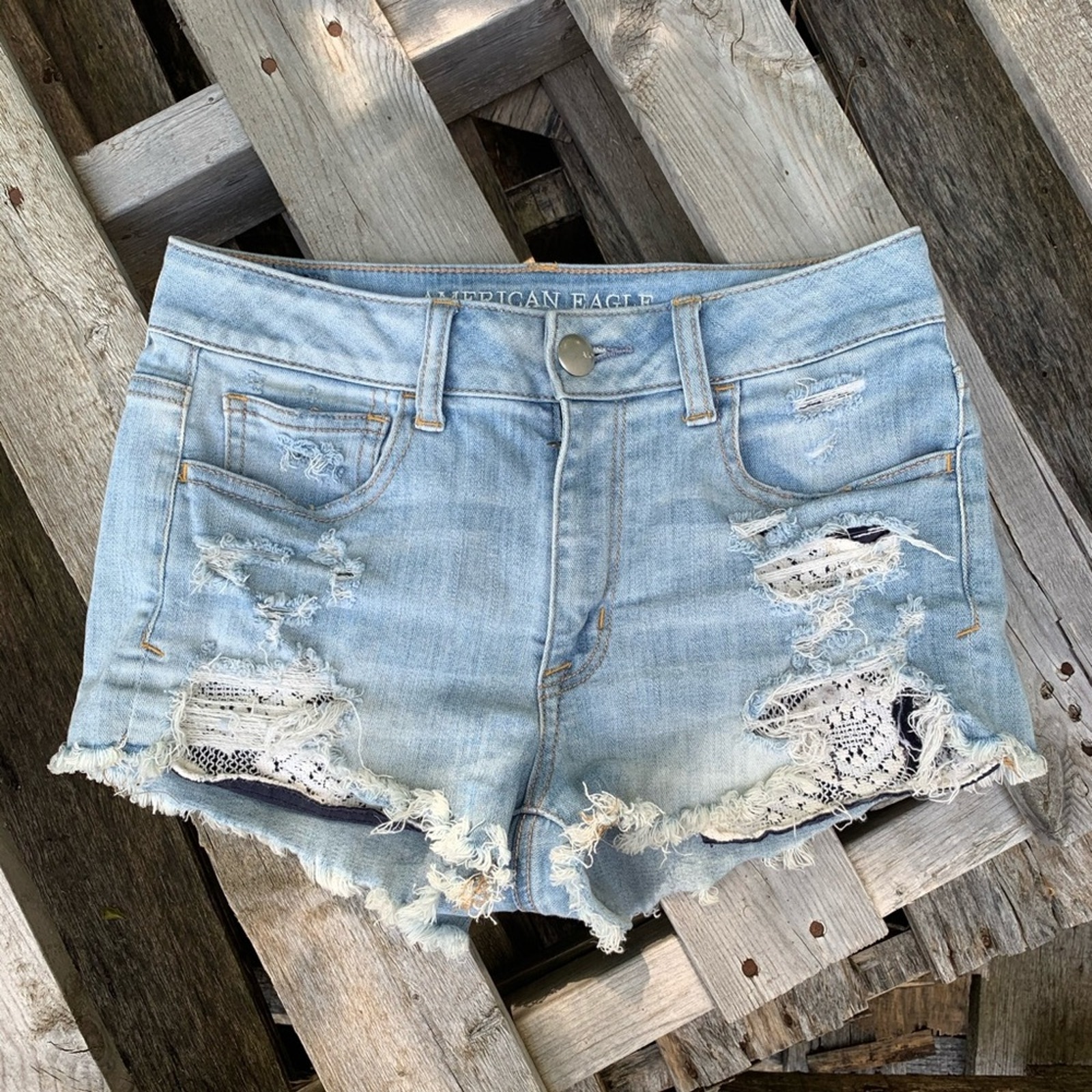 AEO Hi-Rise Shortie distressed crochet pocket Jean Shorts Size 4