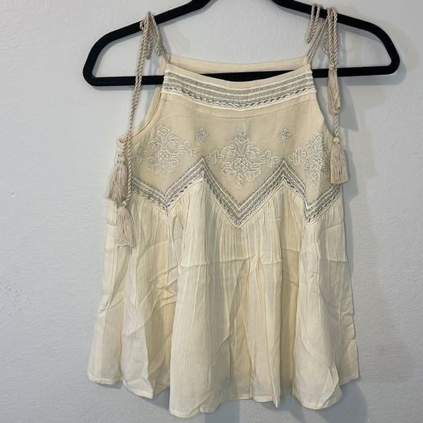 RAGA embroidered top XS NWT
