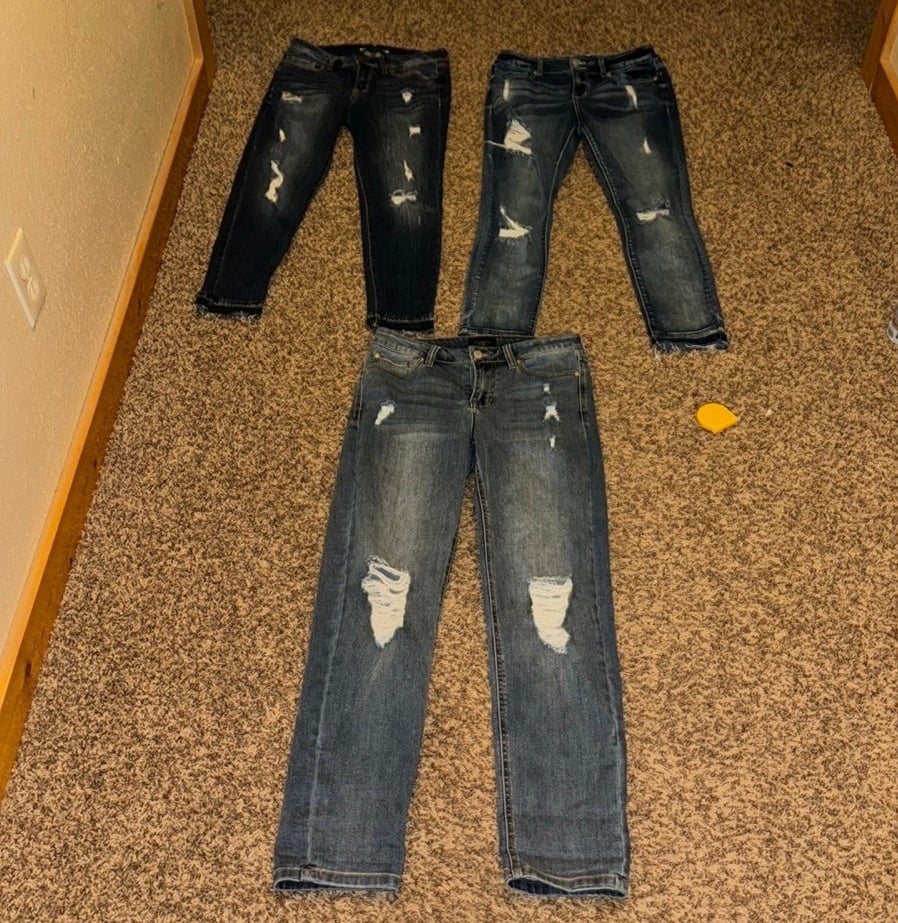 Lot of size 27 jeans