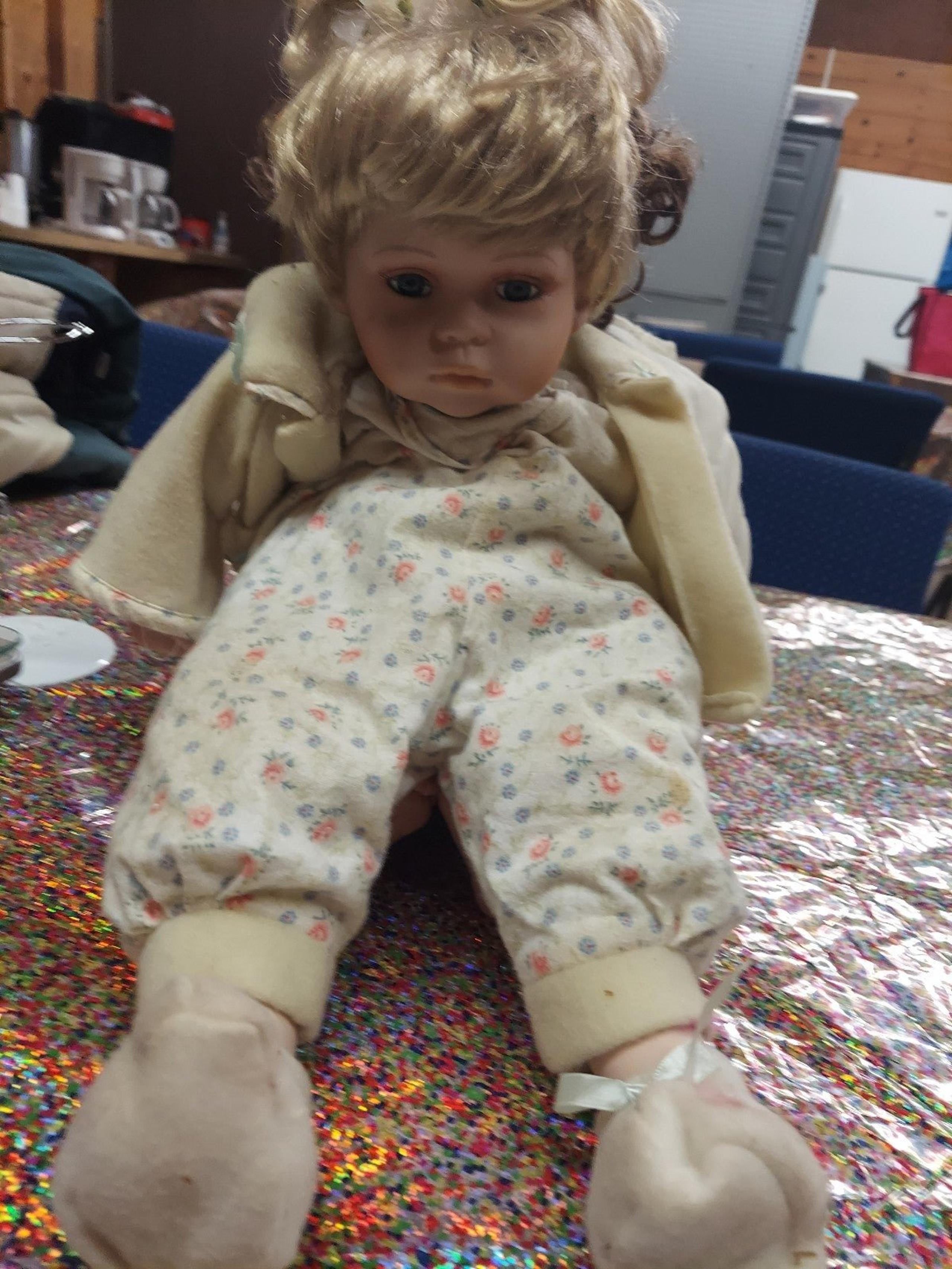 VINTAGE GENIUNE PORCELAIN DOLL 17" T