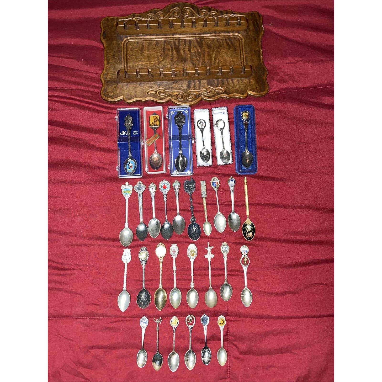 Lot of 30 Commerative Collectible Vintage Souvenir Spoons