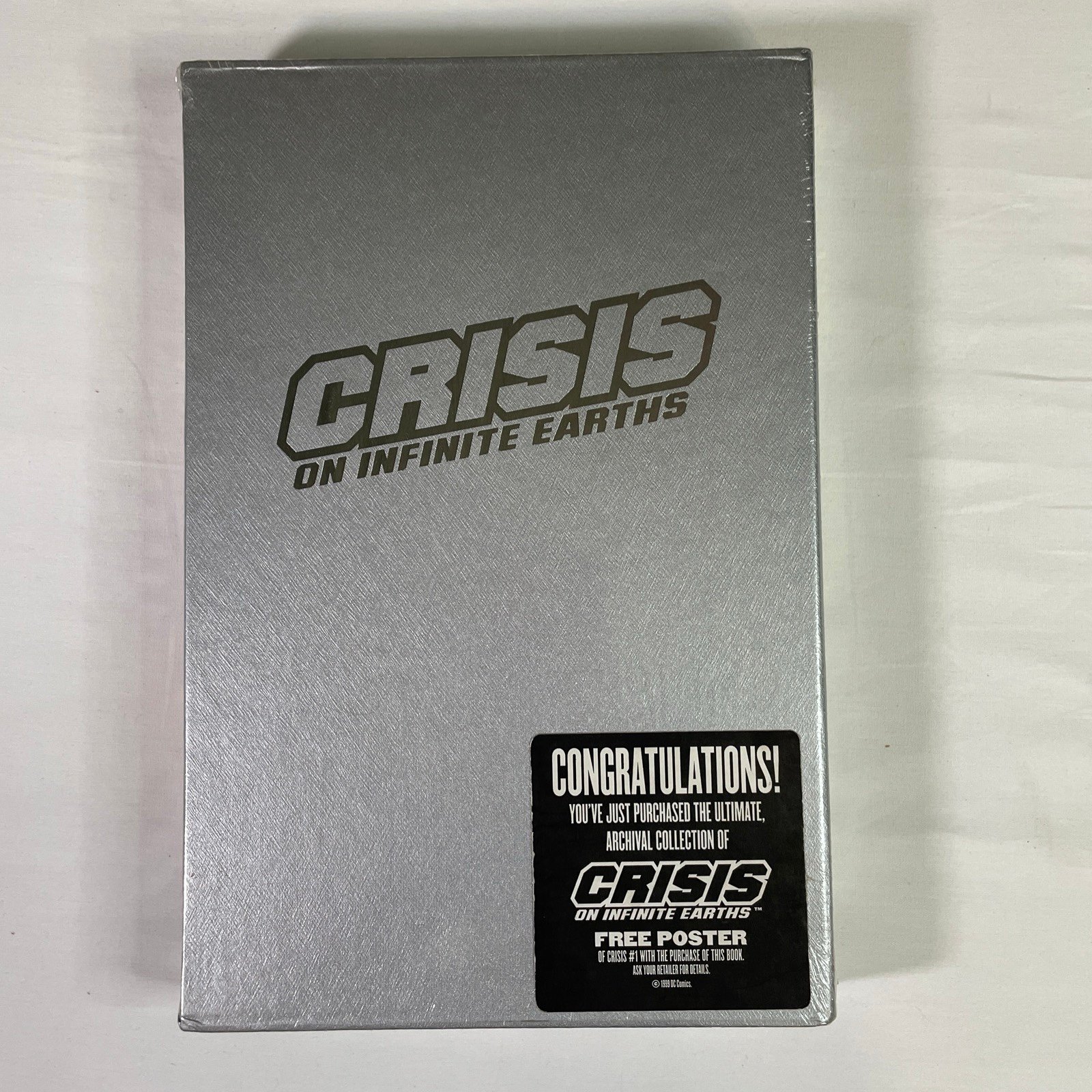 CRISIS ON INFINITE EARTHS 1999 DC COMICS. CRISIS #1 POSTER INCLUDED. NEW SEALED.