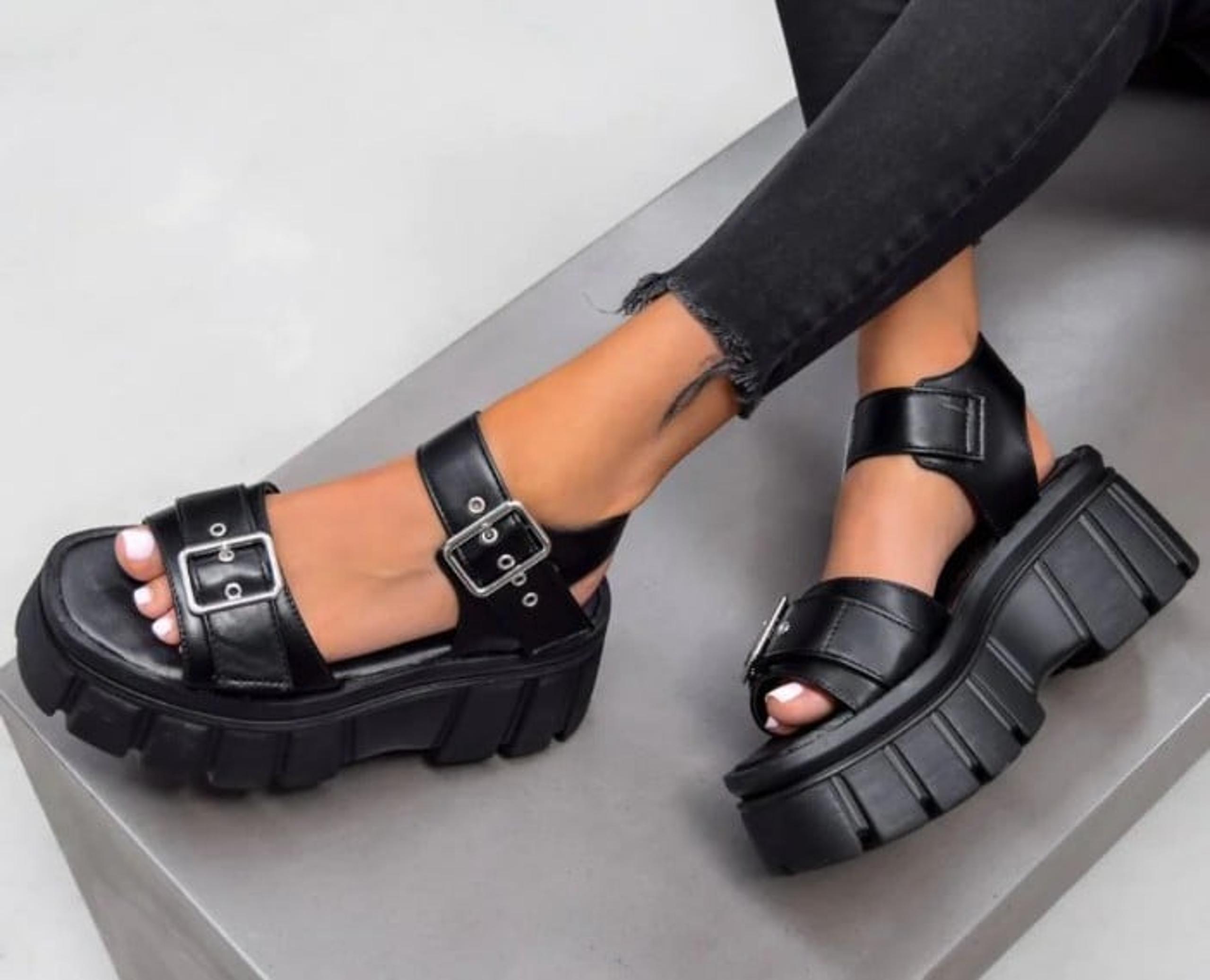 New women sandals size 9