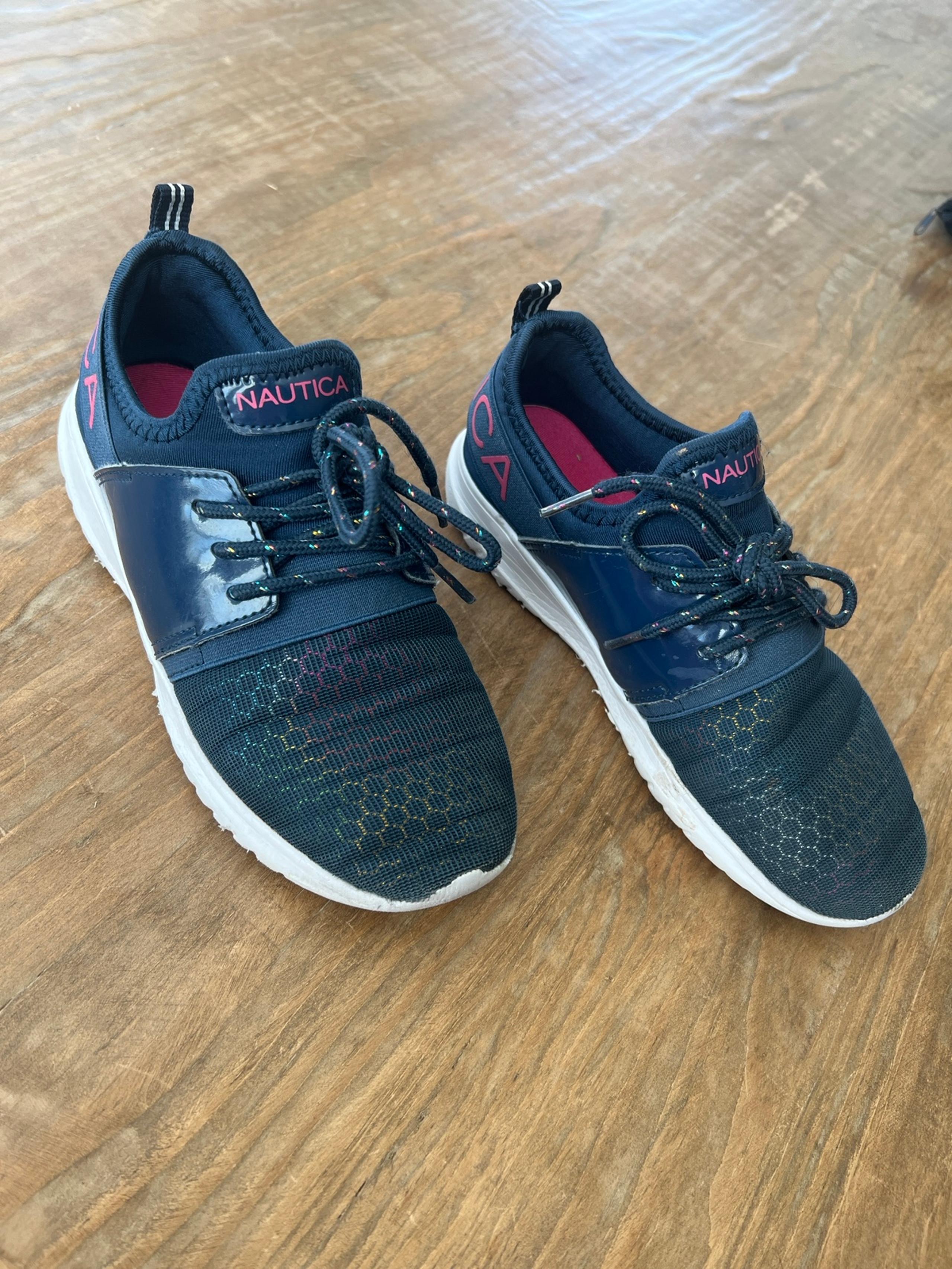 Nautica girls tennis shoes size 3