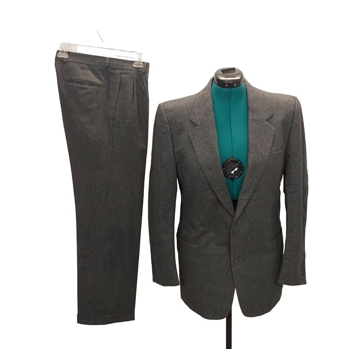Men's Hugo Boss 100% Wool 2 Button 2 Piece Suit Size 50 Charcoal Gray Lined