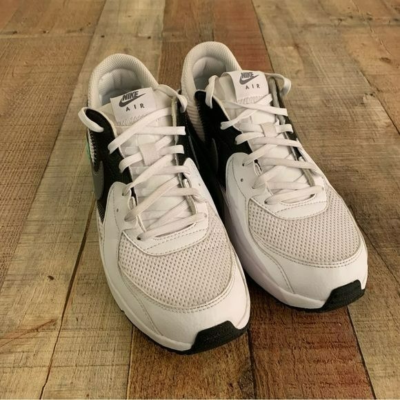 Nike women's size 9.5 Air Max Excee White Green Glow