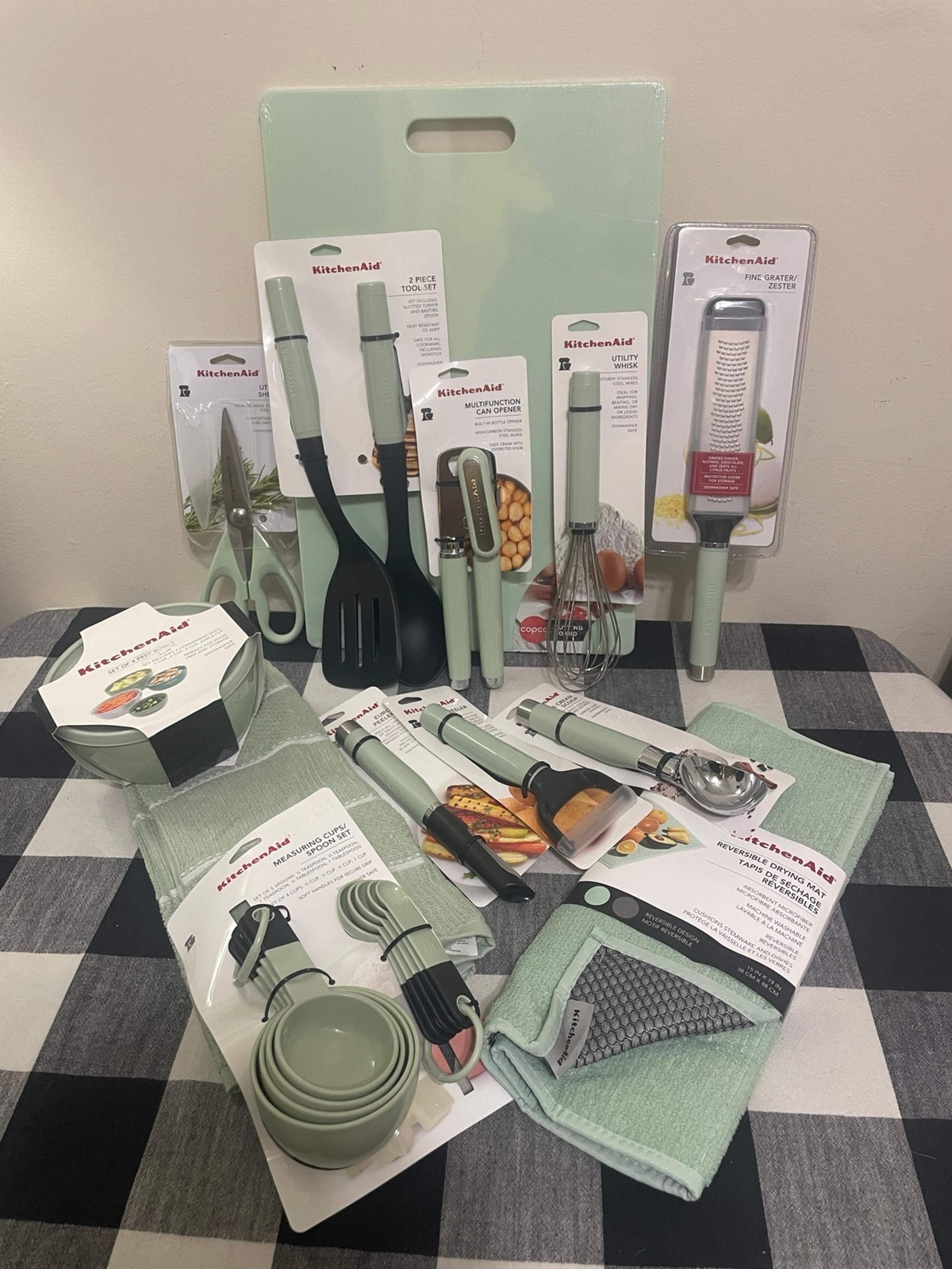 Kitchen Aid Pistachio Utensils Set