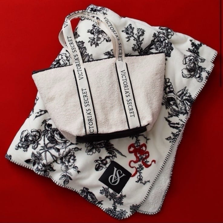 Blanket and tote bag set