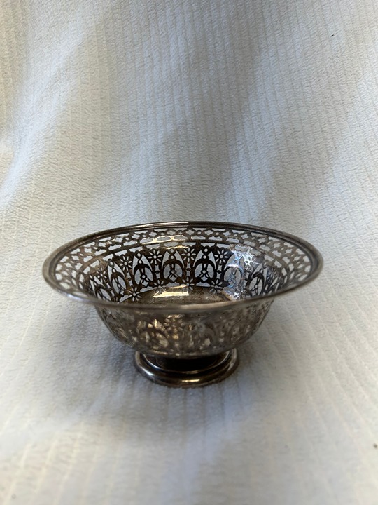 Antique Meriden Britannia Sterling Silver Footed Pierced Bowl Nut Dish 130g