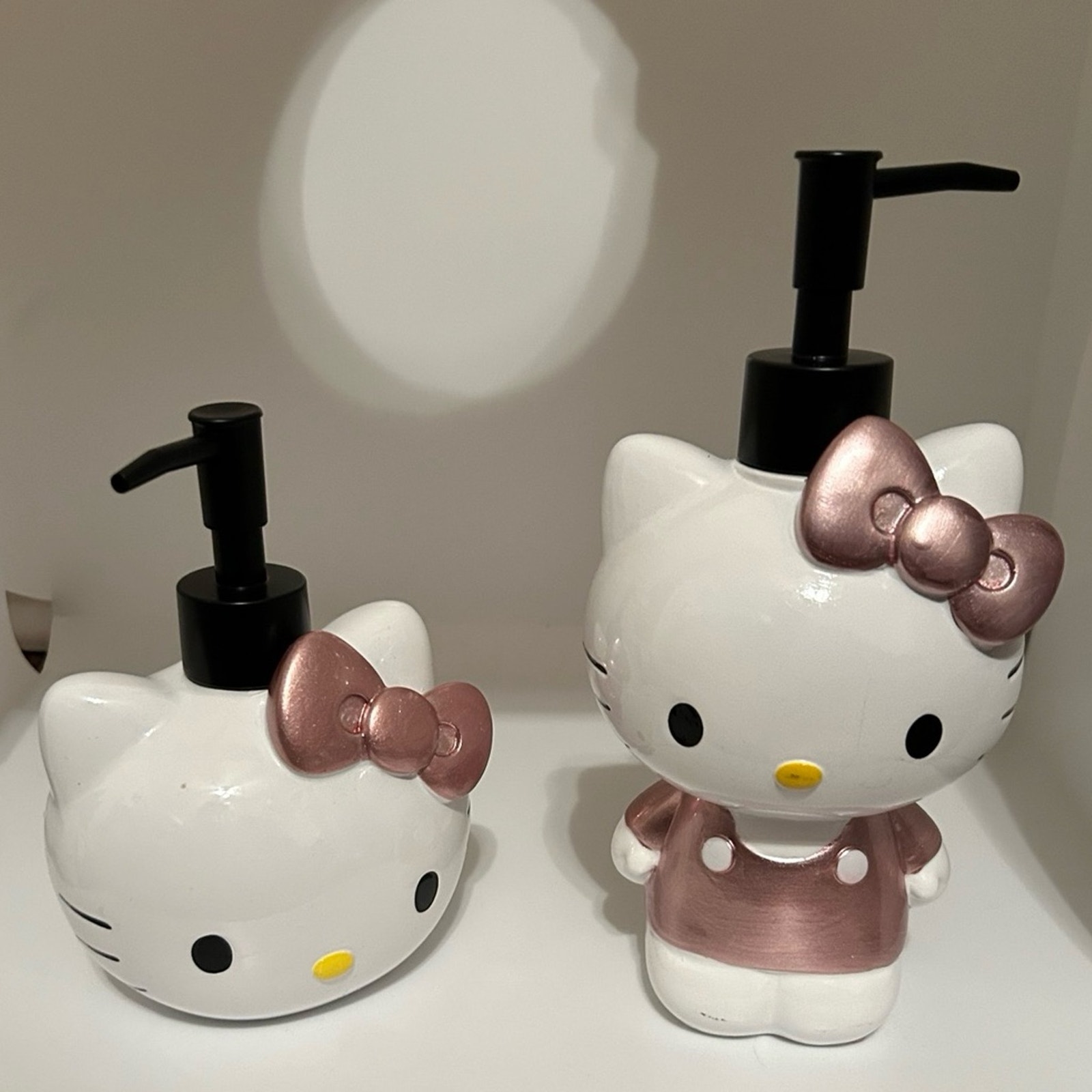 Hello Kitty soap dispenser - set of 2