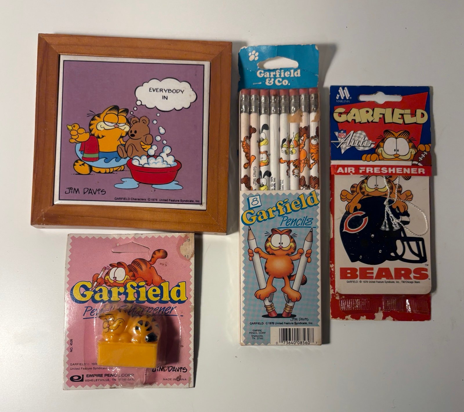 Vintage Garfield Collectibles Lot Pencils & Sharpener NEW Sealed, Framed Tile ++