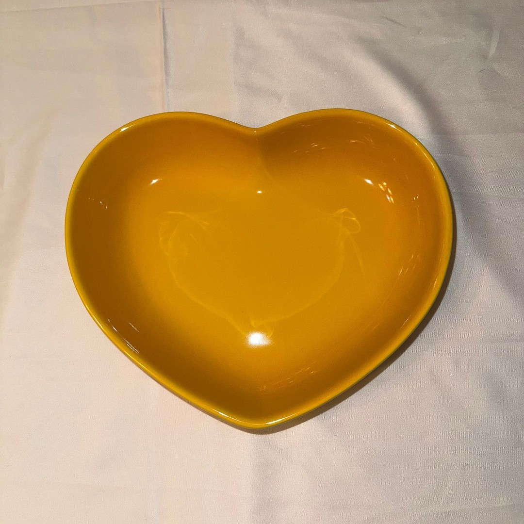 Le Creuset Stoneware Medium Heart Serving Bowl 21cm Nectar Rare Overseas Color