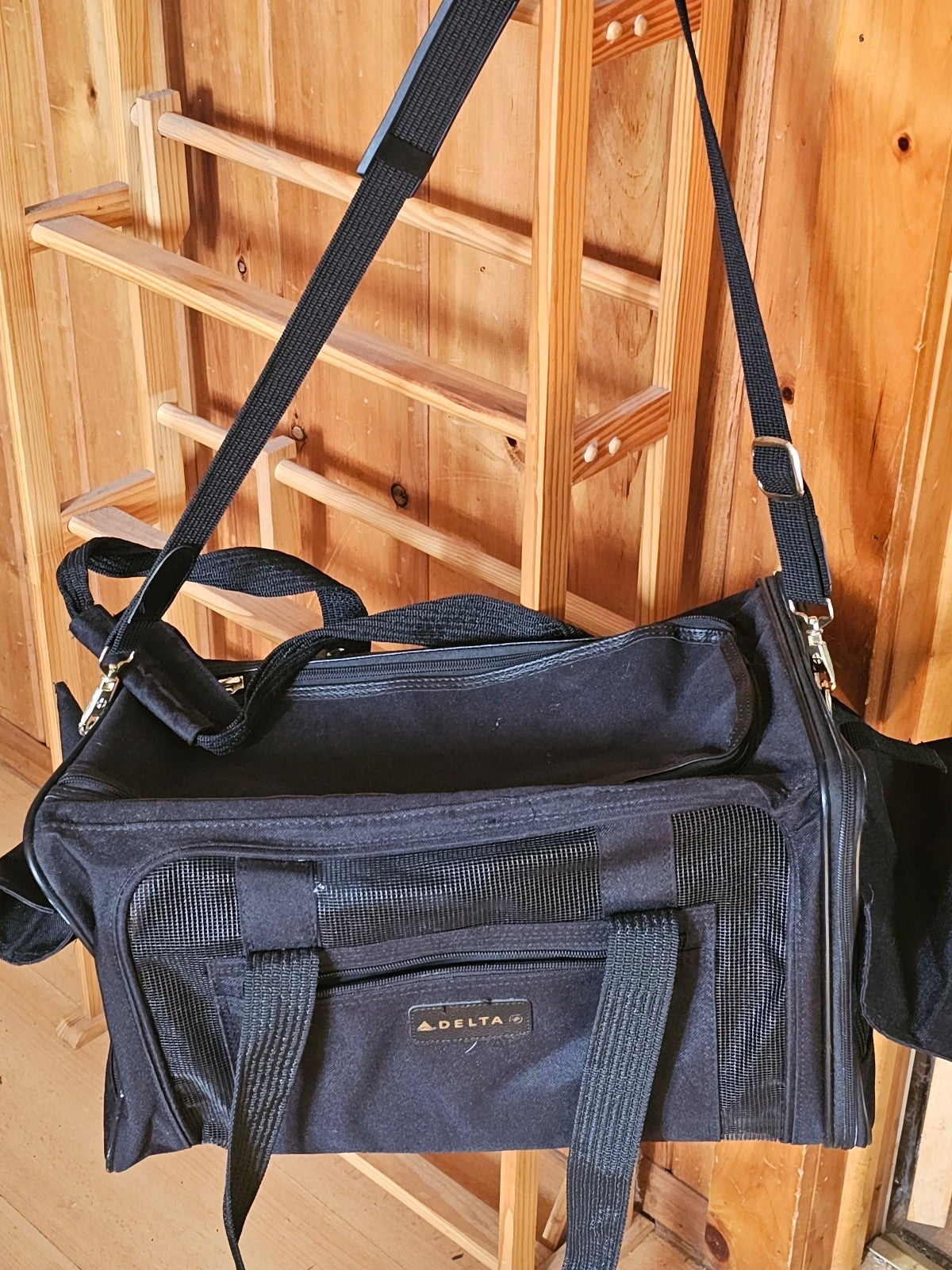 Delta puppy carrier
