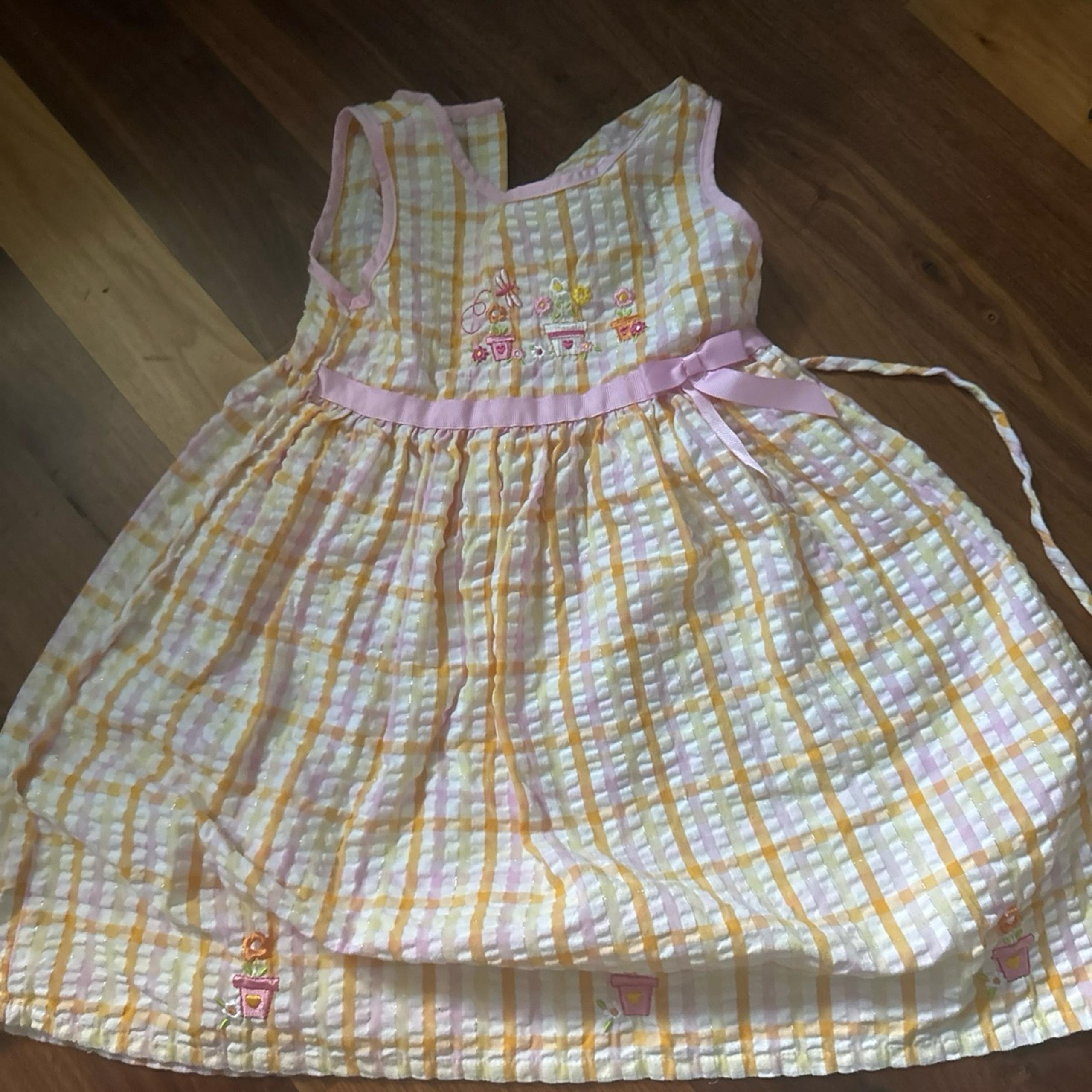 Girls Dress Size 5T With Bow Ribbon and ties in the back