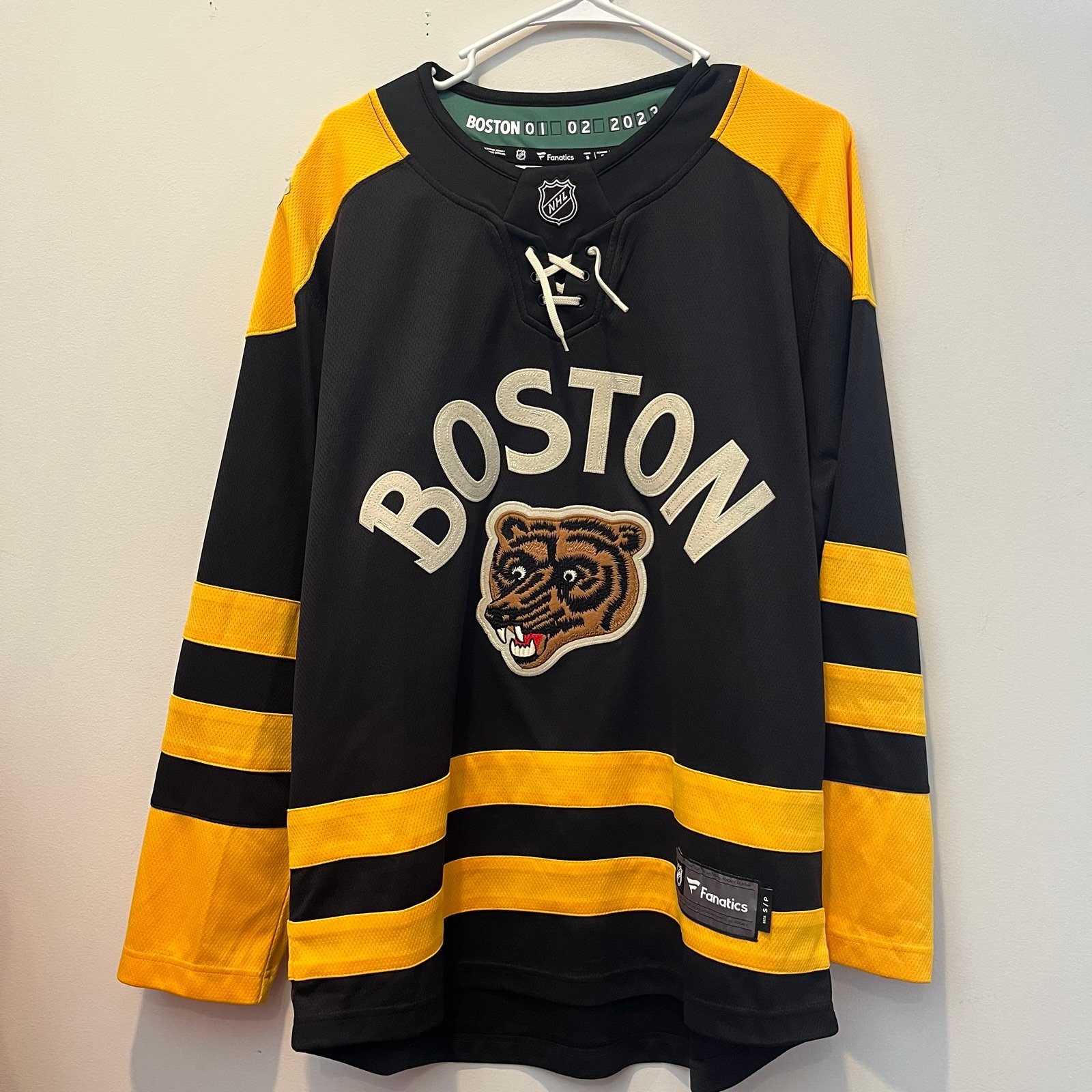 Fanatics NHL Mens Boston Bruins 2023 Winter Classic Hockey Jersey Size Small