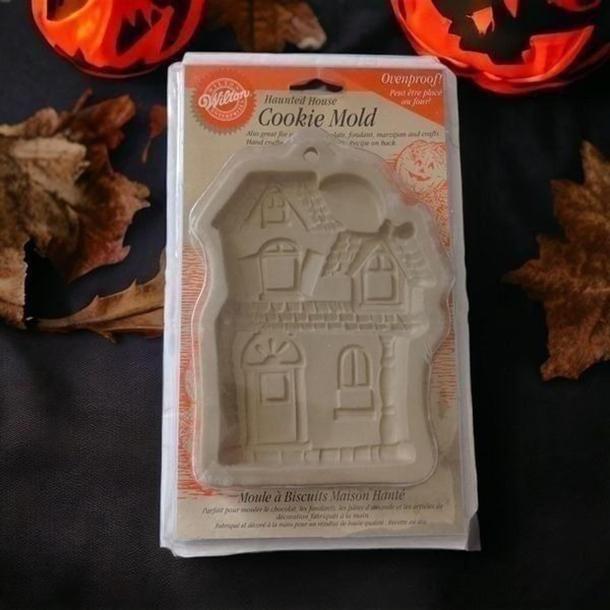 WILTON Haunted House Cookie Mold Springerle Ovenproof Halloween Baking Mold NEW.