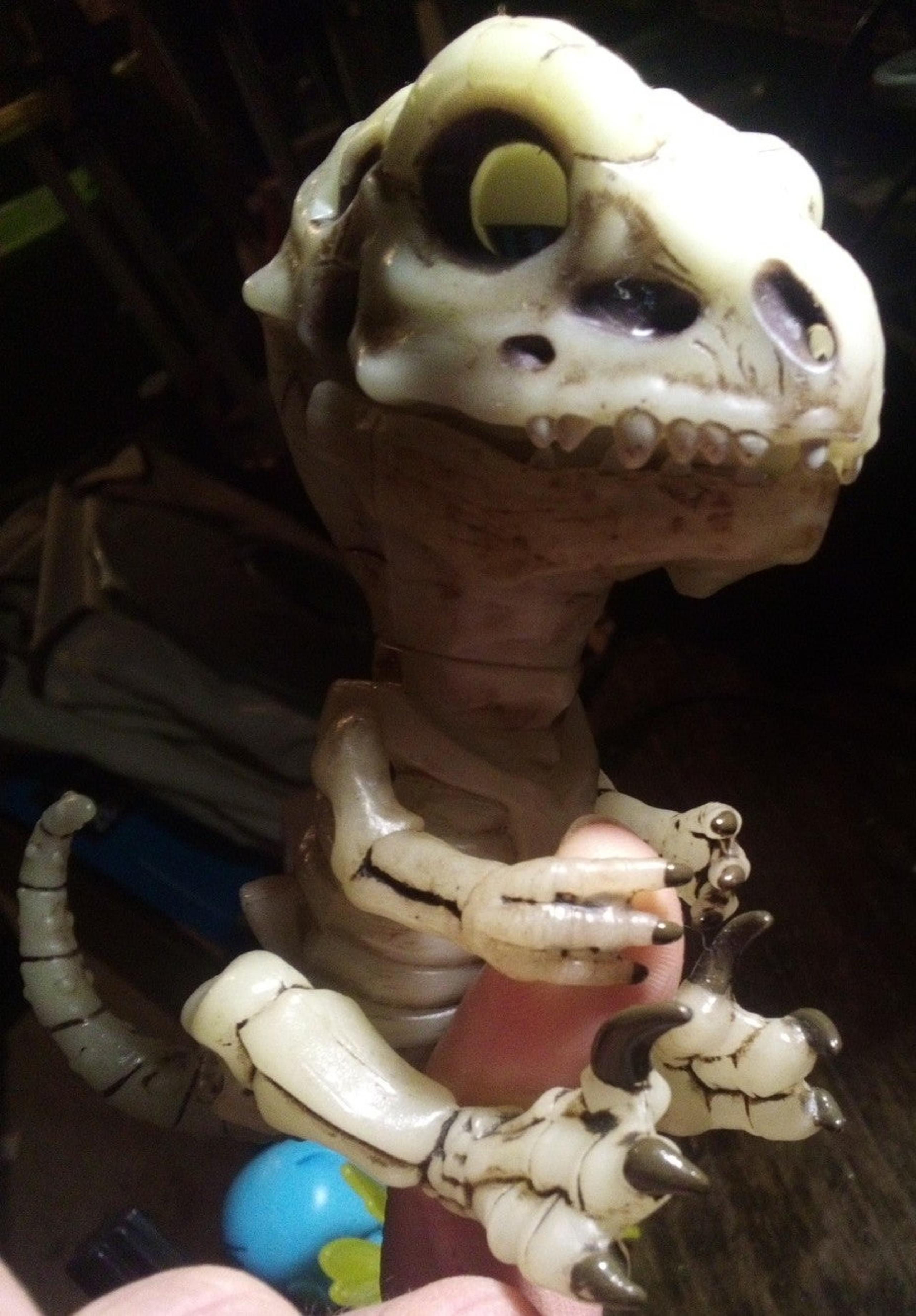 WowWee Fingerlings Doom Raptor Dinosaur T-Rex Bonehead Skeleton Dino 5" WORKSWow