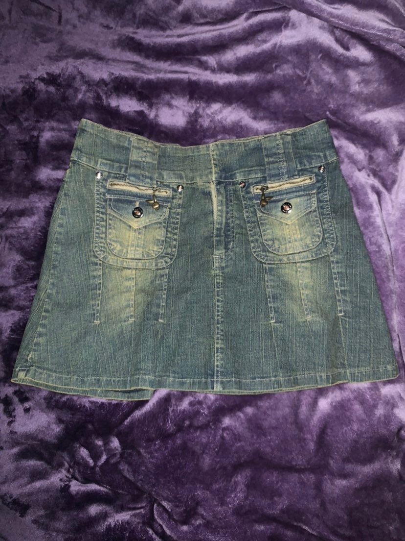 Playboy Dirty Wash Denim Mini Ruffle Skirt w Bunny Zip Pockets Sz 7