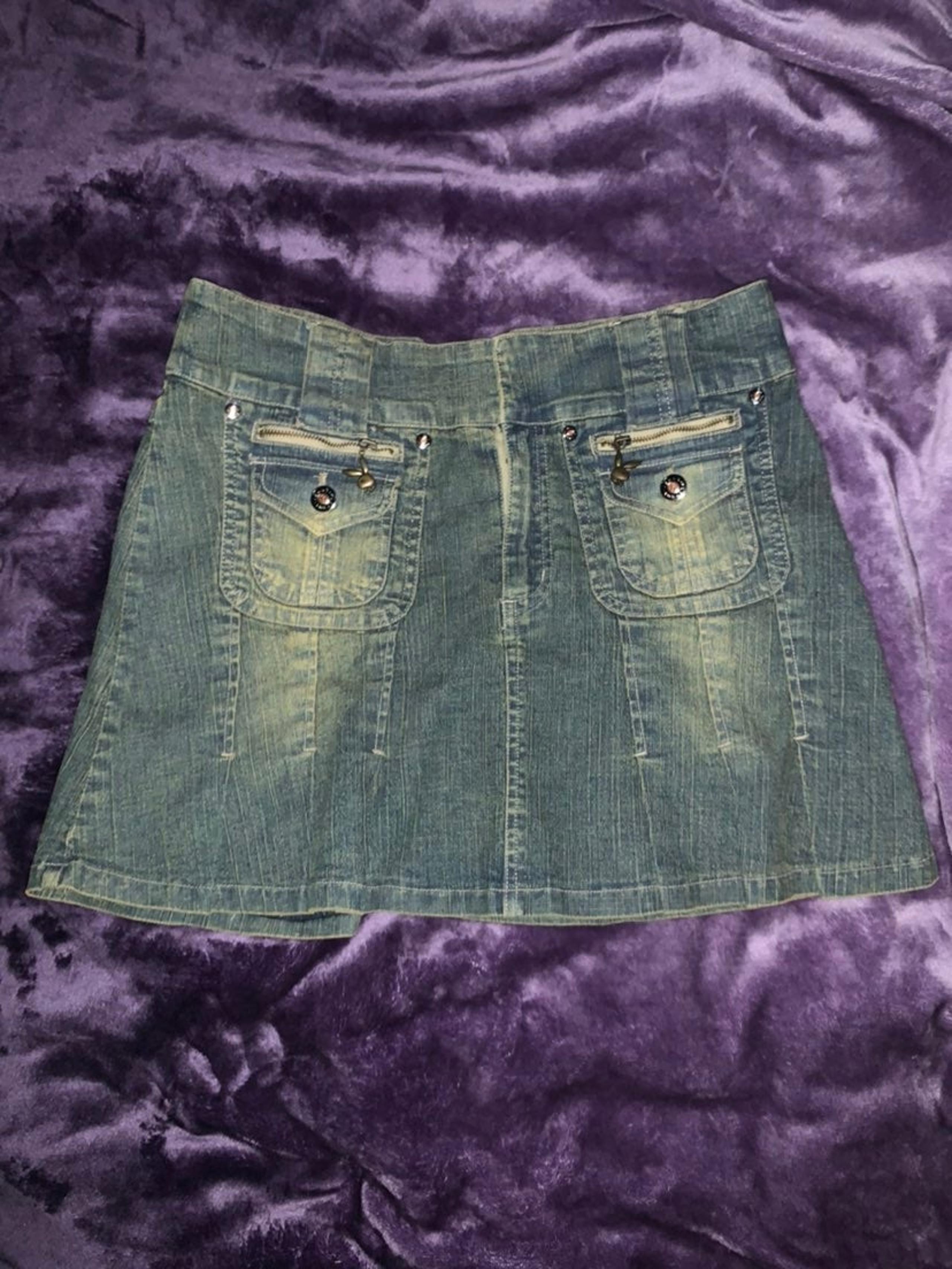 Playboy Dirty Wash Denim Mini Ruffle Skirt w Bunny Zip Pockets Sz 7