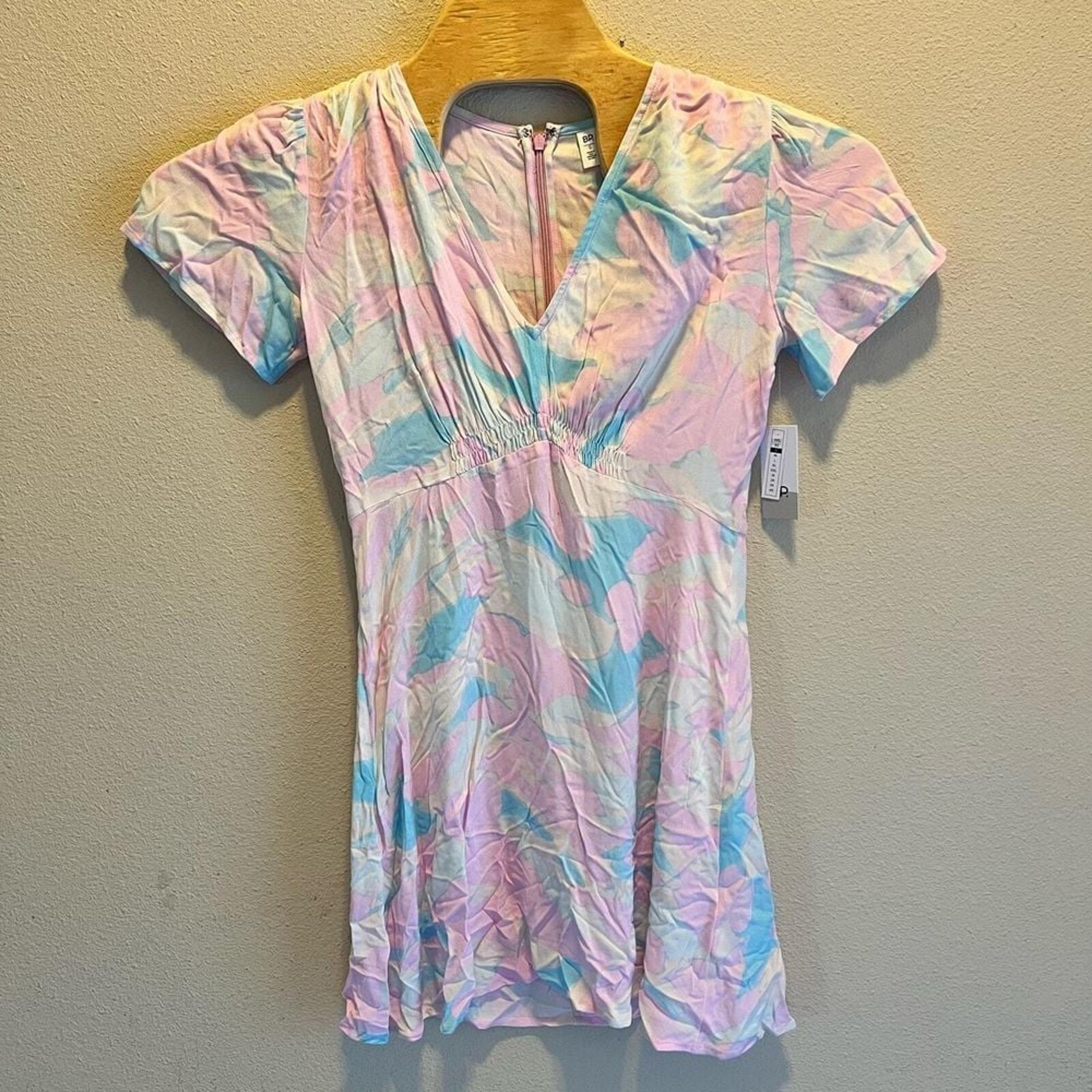 BP. Womens V-neck Short Sleeve Crepe Dress In Pink- Blue Painted Camo Small