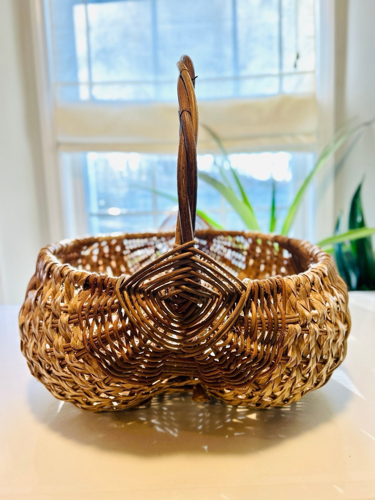 Vintage buttocks basket