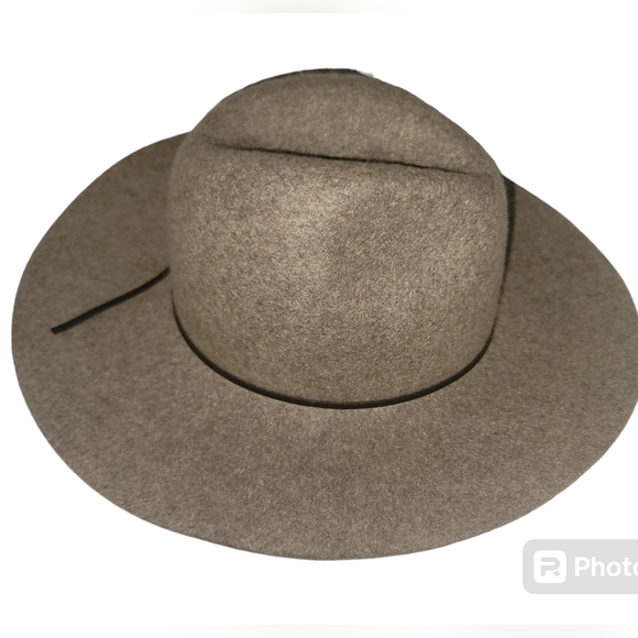 Banana Republic thin wool hat
