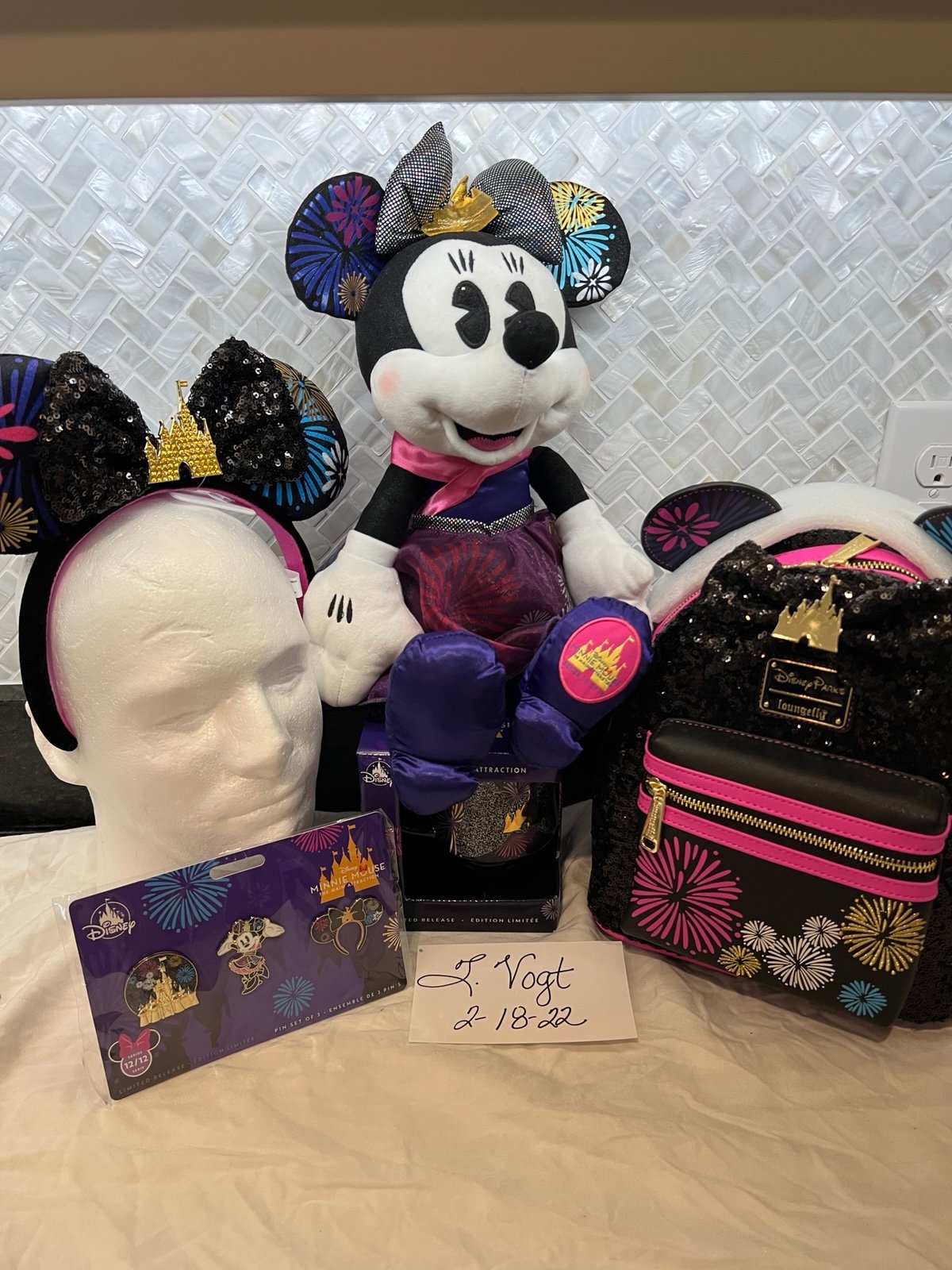 MINNIE MAIN ATTRACTION FIREWORK SET NWT