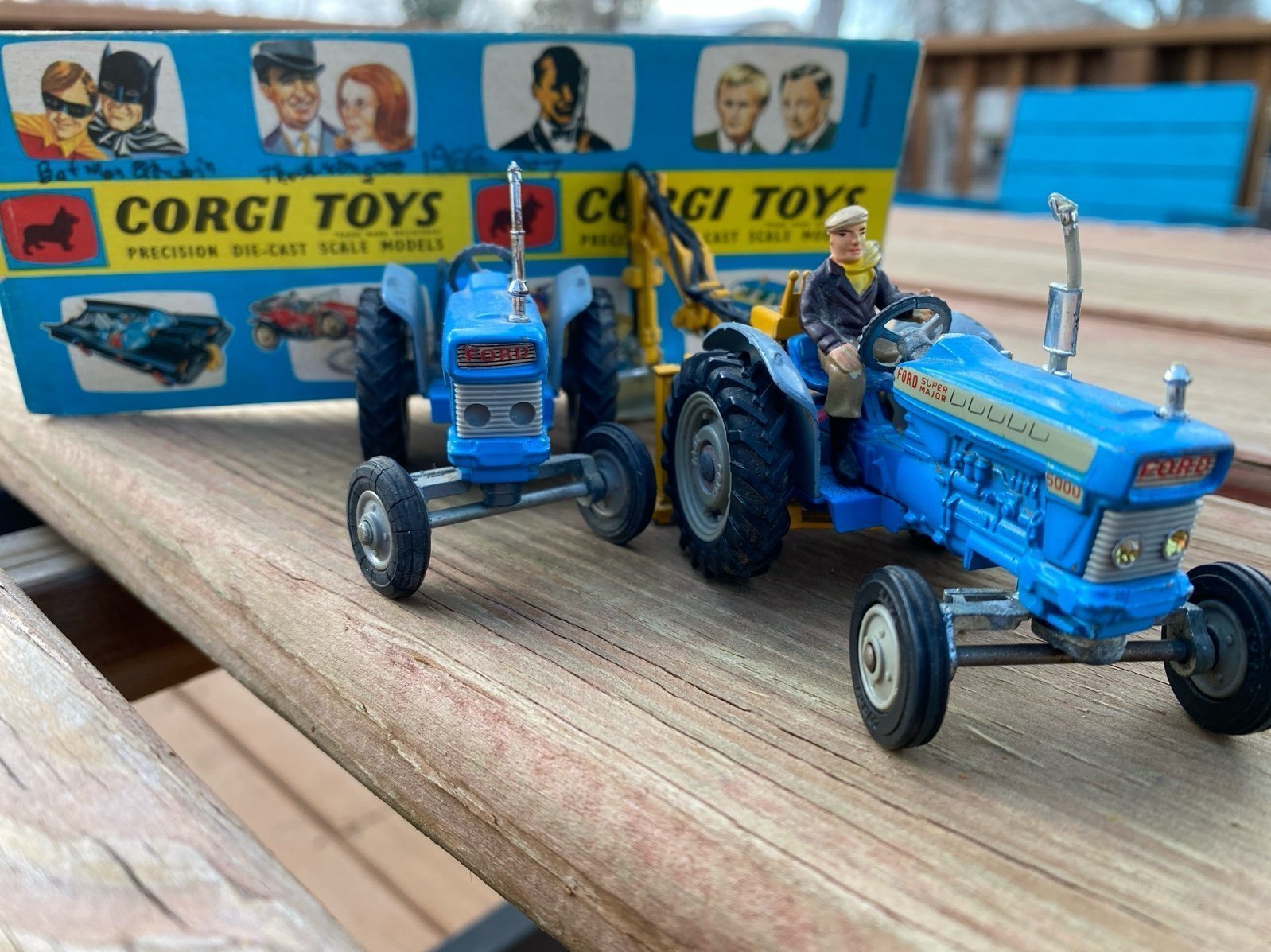Ford 5000 SuperMajor 2-set by Corgi 1967 & ‘66 List book