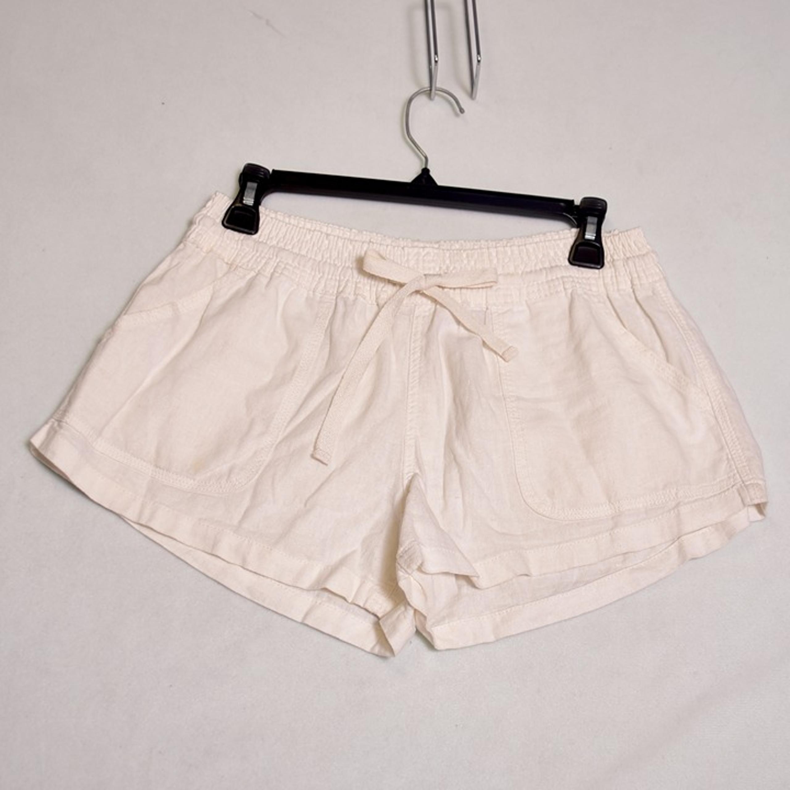 Altar'd State Women's Size Large Beige Essential Linen Blend Shorts