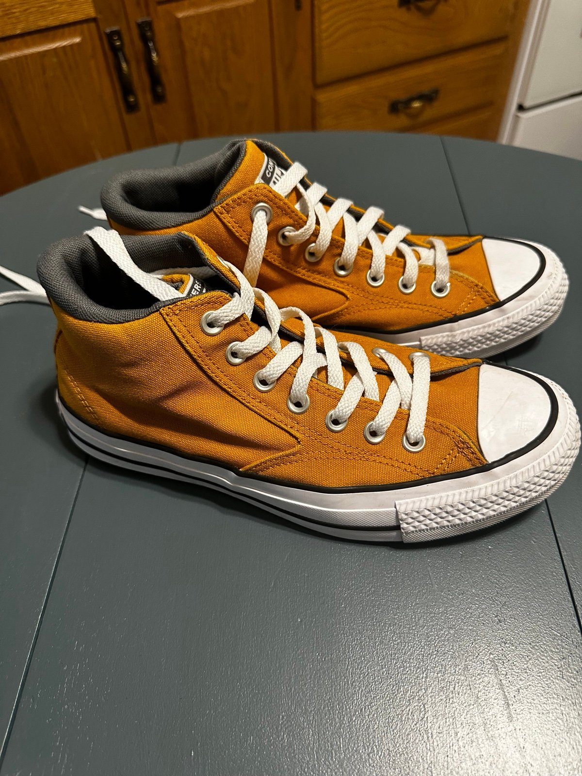 Converse mid top chuck Taylor sneakers
