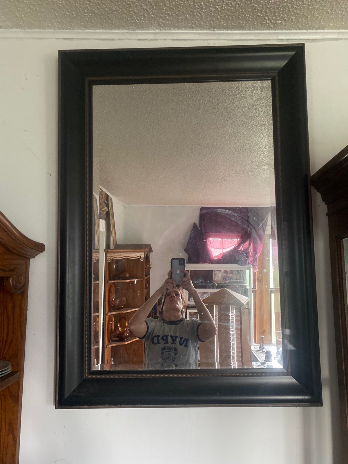 Rectangle mirror with elegant black molding