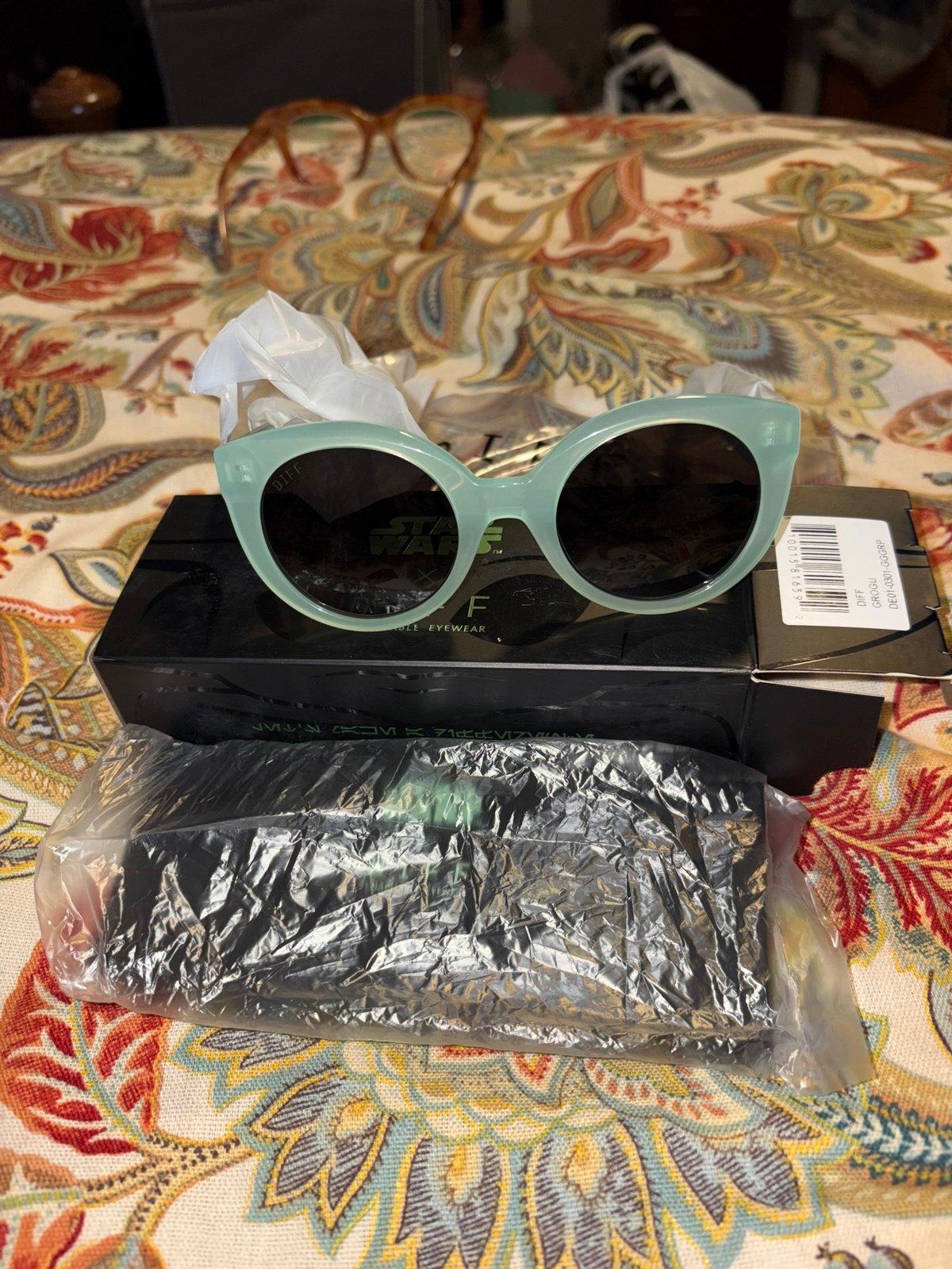 DIFF Star Wars The Mandalorian Grogu Cat Eye Sunglasses Polarized NIB