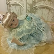 16 inch porcelain baby doll W / pillow