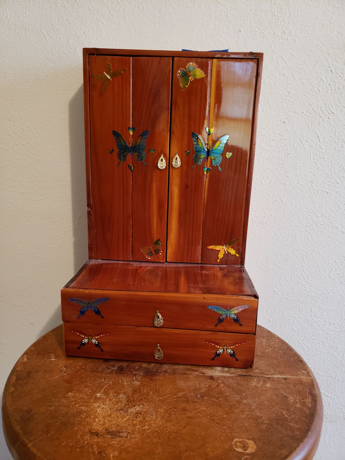 HANDMADE CEDAR JEWELRY BOX AND MADE AN O