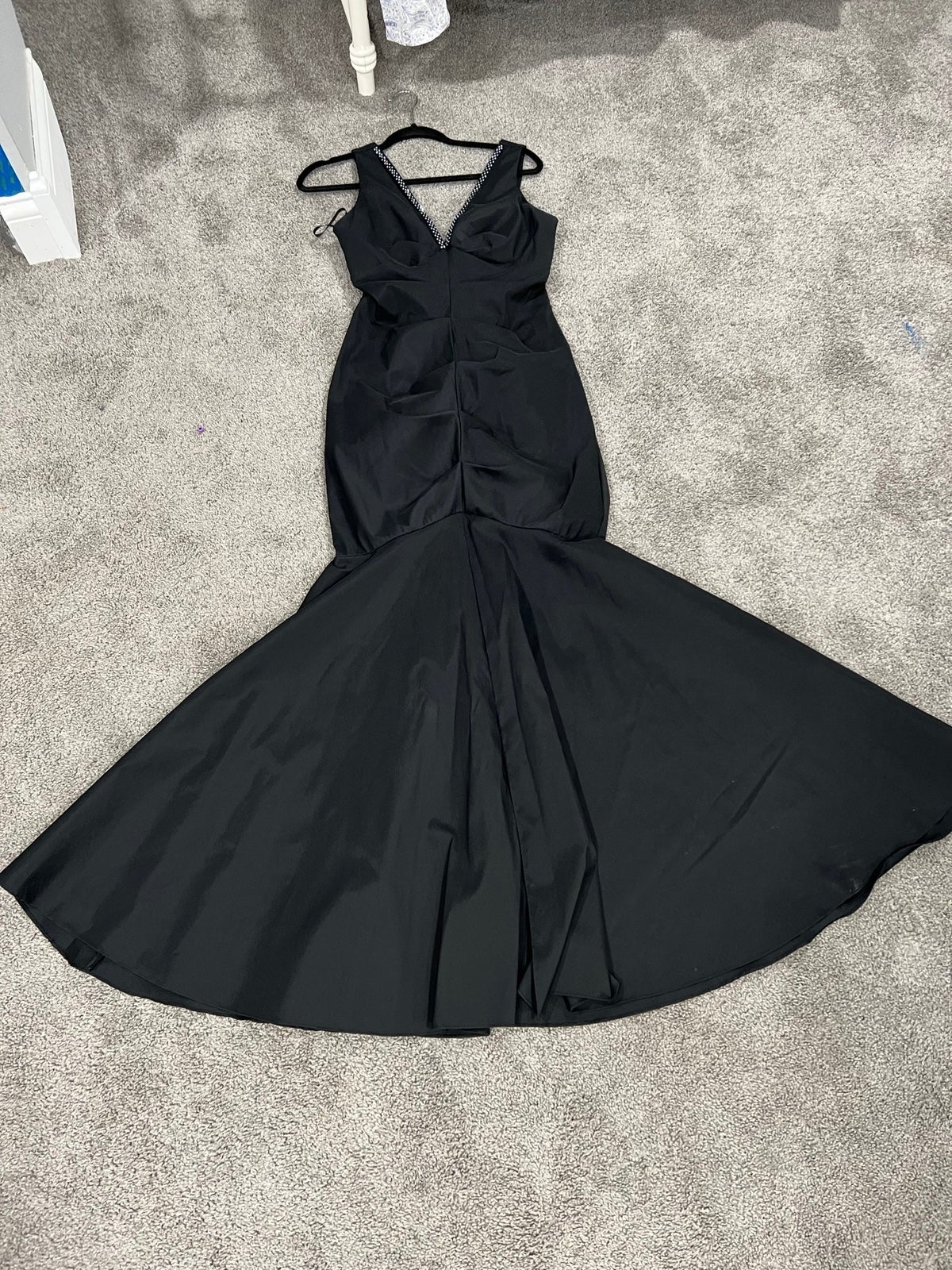 Dress beautiful please see the picture I don’t know the style