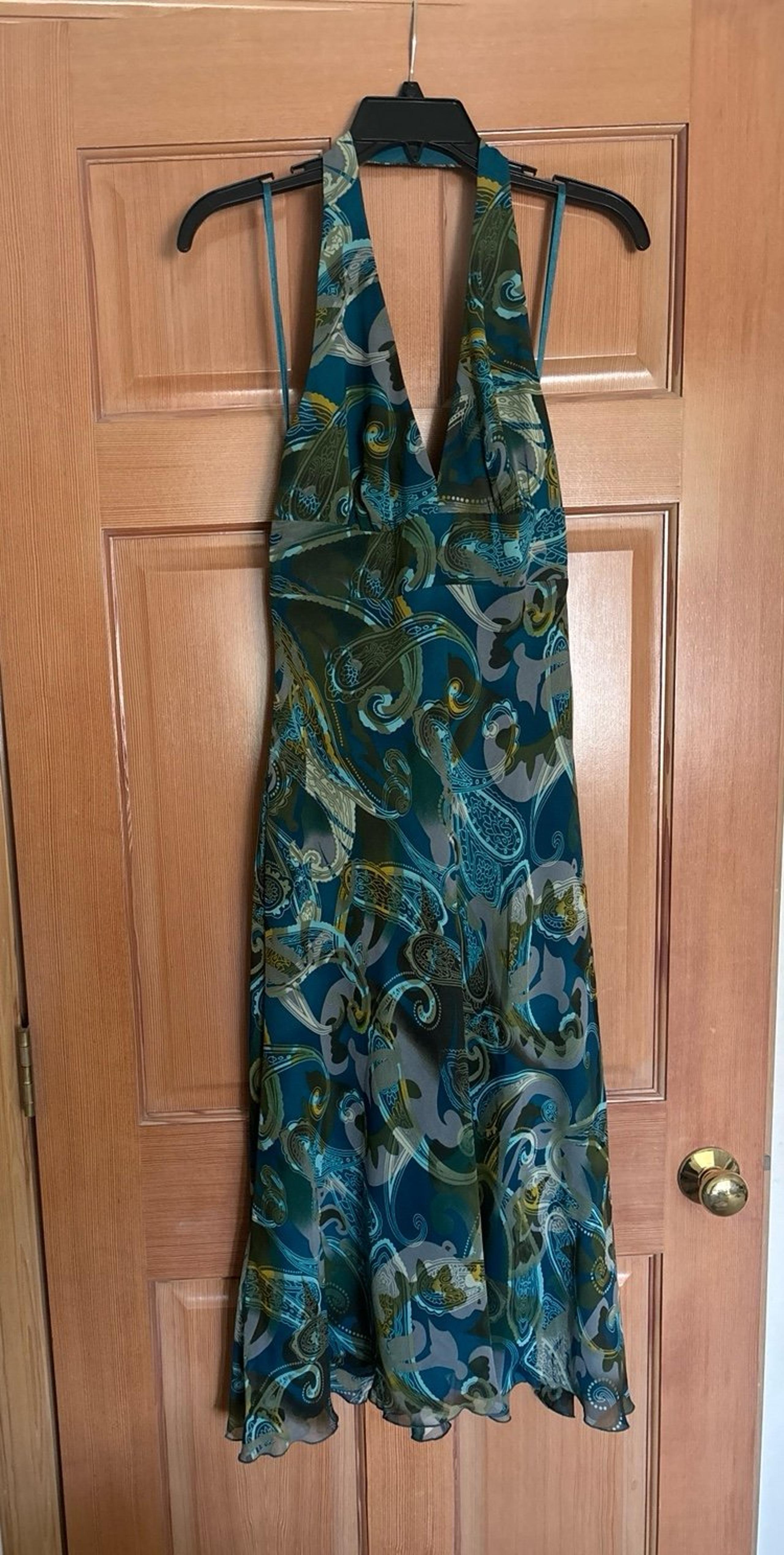 BCBG Paris Fully Lined 100% Silk Floral Halter Top Dress Green Sun Size 8