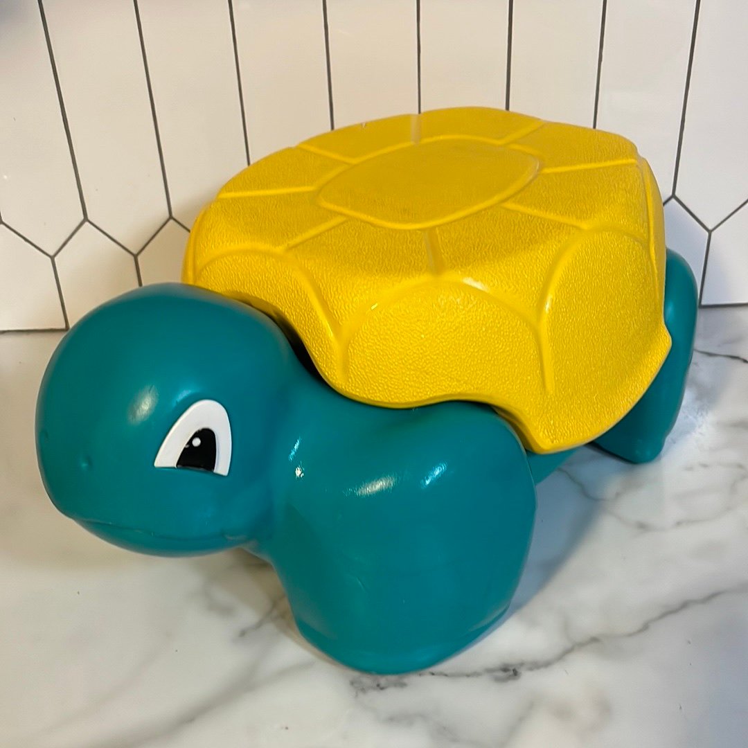 Vintage 1993 Rubbermaid Turtle Step Stool w/Storage