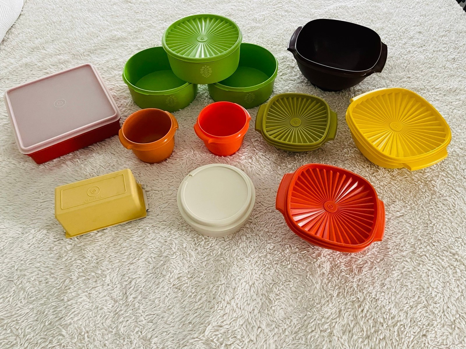Tupperware Lot of various bowls