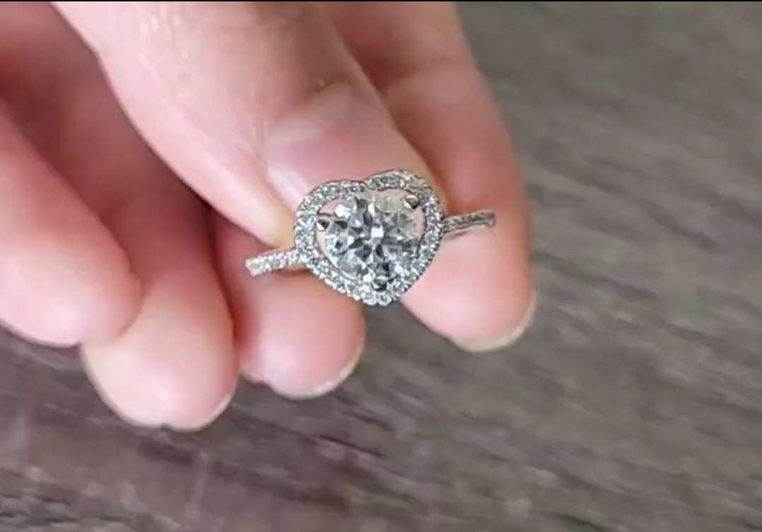 Heart diamond engagement ring