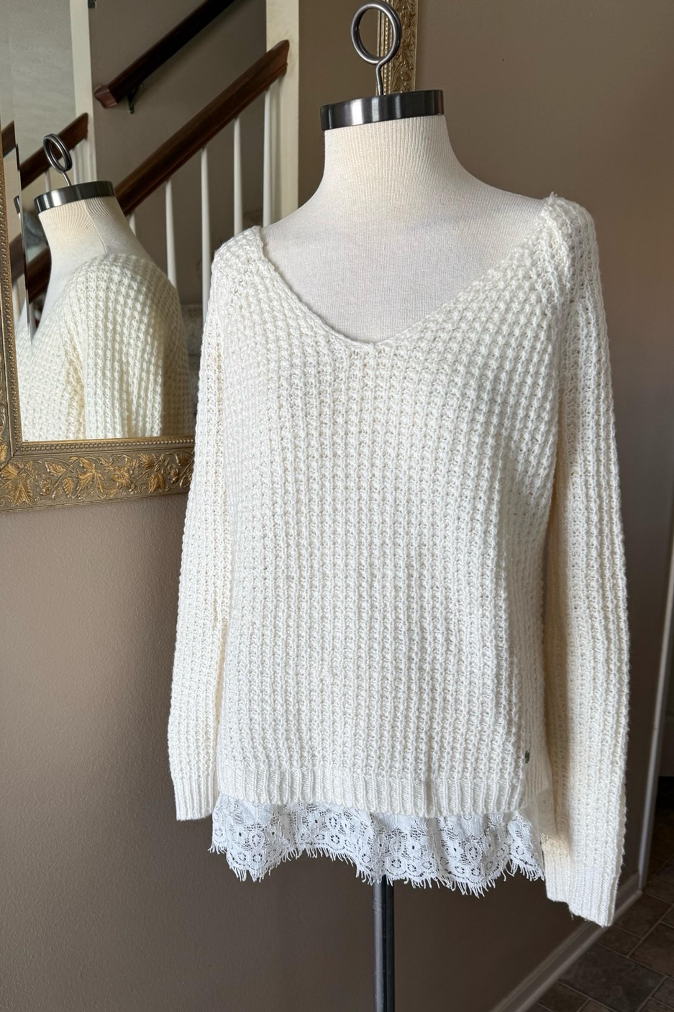 Hollister Lace Hem Chunky Knit Sweater Size Small Cream V-Neck Pullover Women S