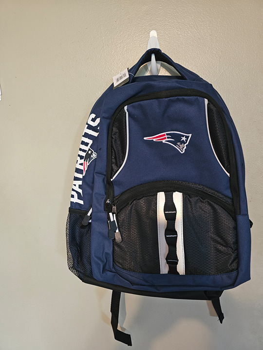 NEW ENGLAND PATRIOTS NFL FOOTBALL STYLE BACKPACK NEW WITH TAGS