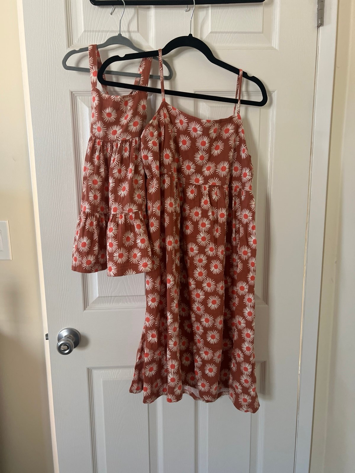 Matching HANNA ANDERSSON WHITE DAISY ON CANYON MUSLIN DRESS for mom and toddler