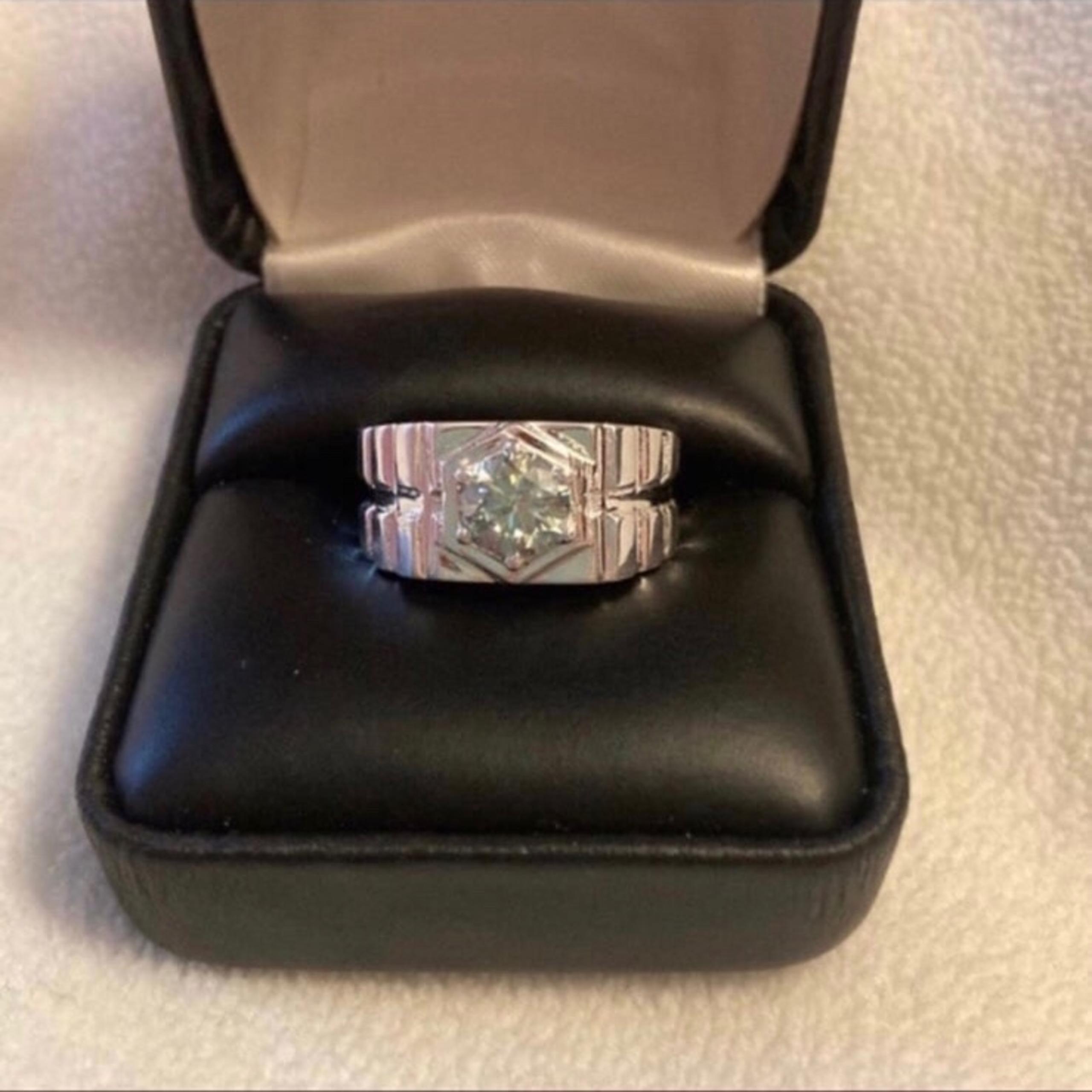 Stately 2.77CT Certified Earth Mined Green Diamond Ring Size 9