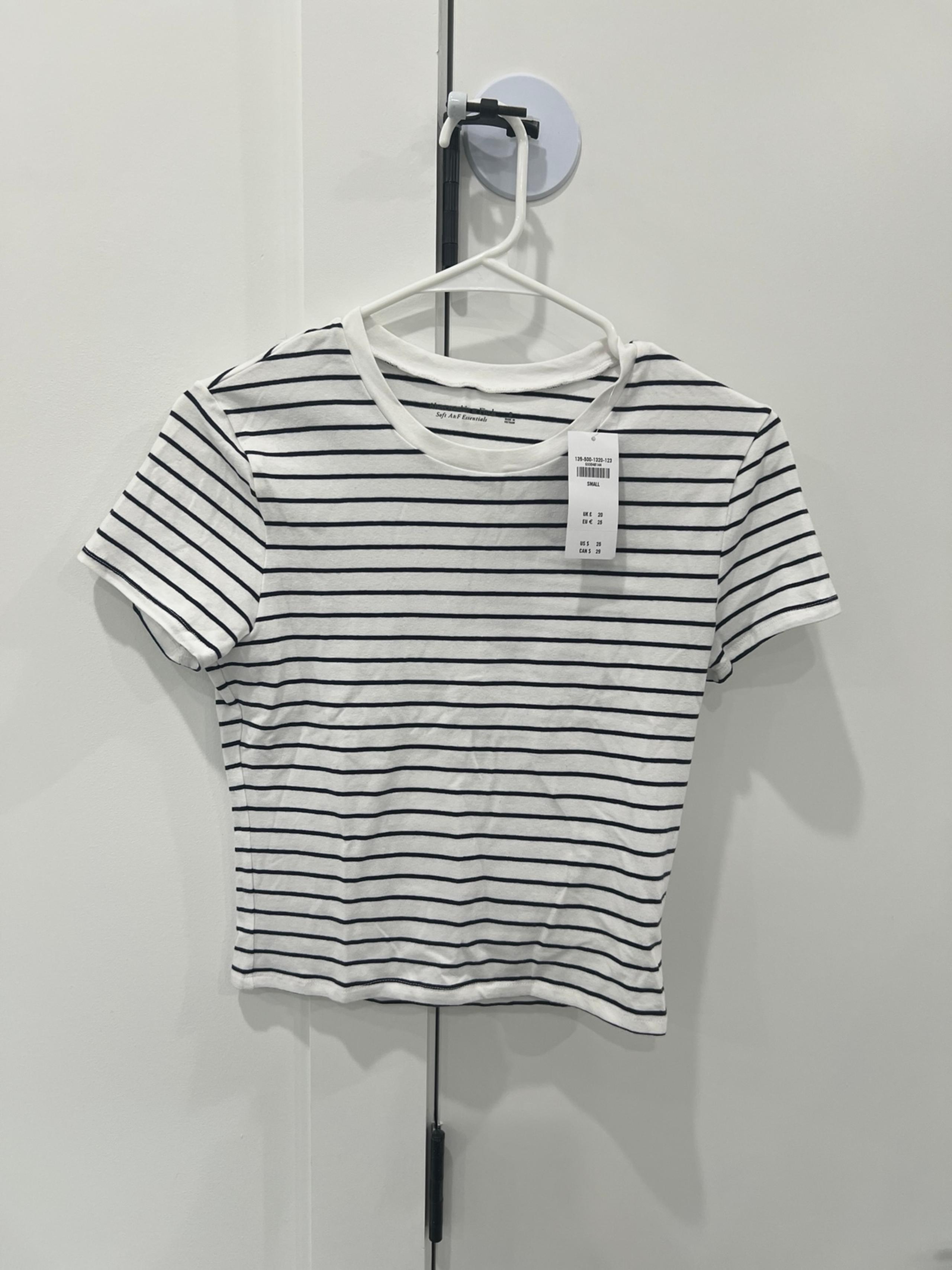 Abercrombie & Fitch cropped t-shirt