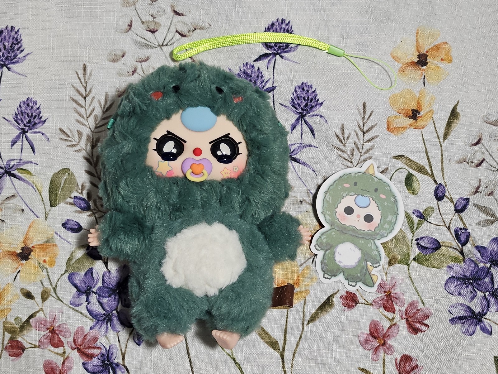 Baby three Big cute - dinosaur with cry eyes and Paci!