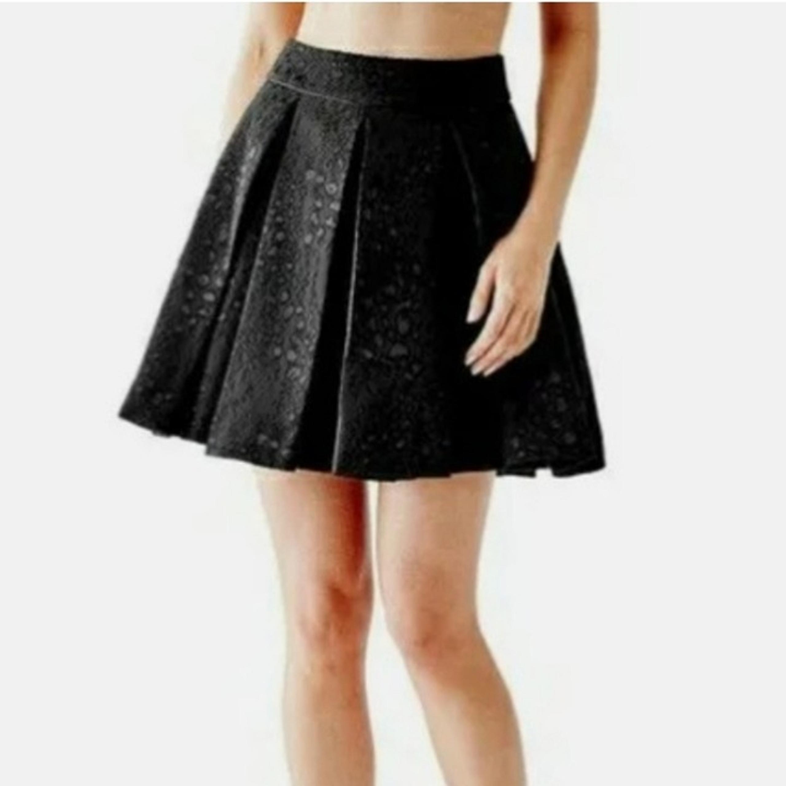 GUESS Black High Waisted Pleated Leopard Jacquard Print Skirt Size 0