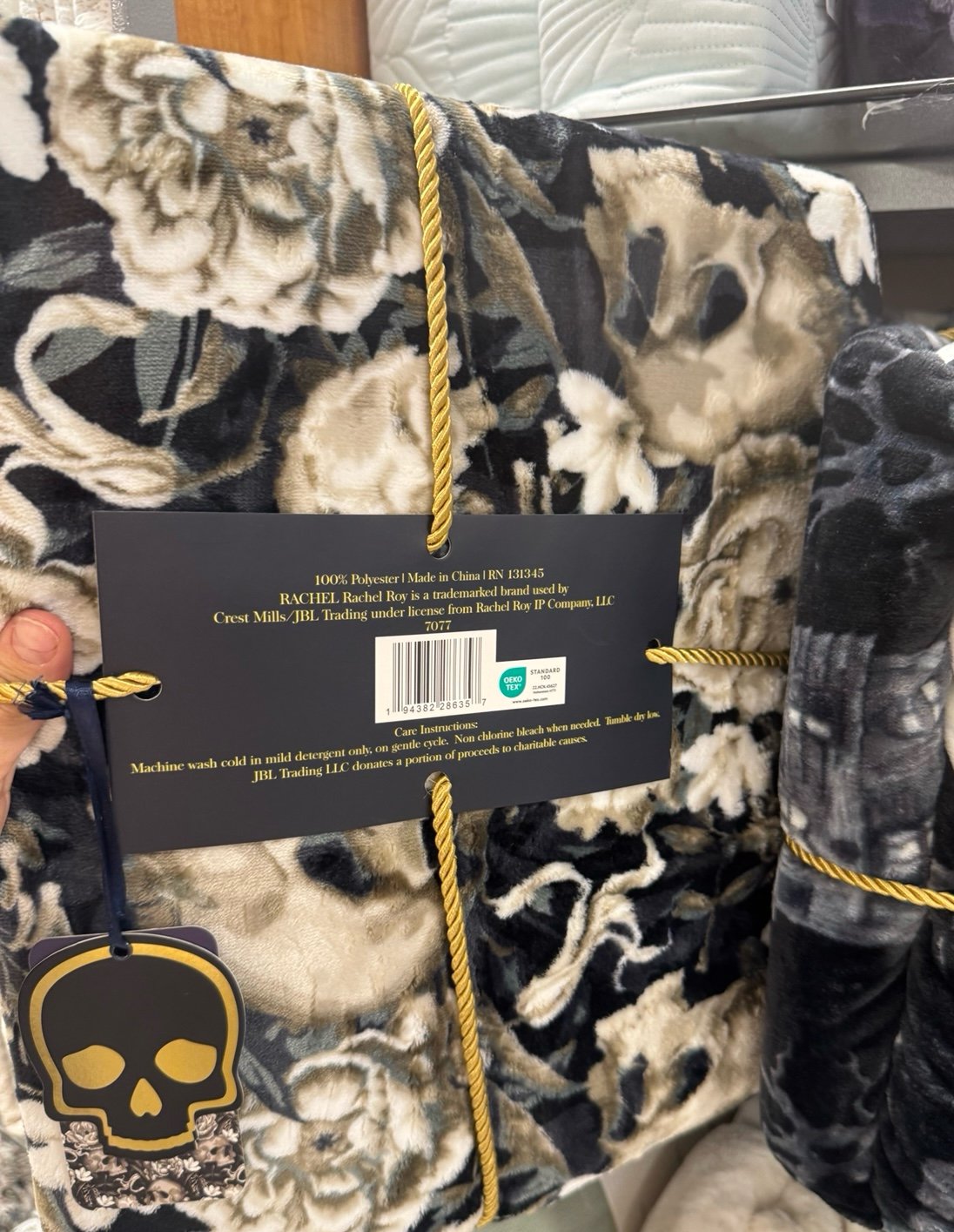 Full queen skulls blanket