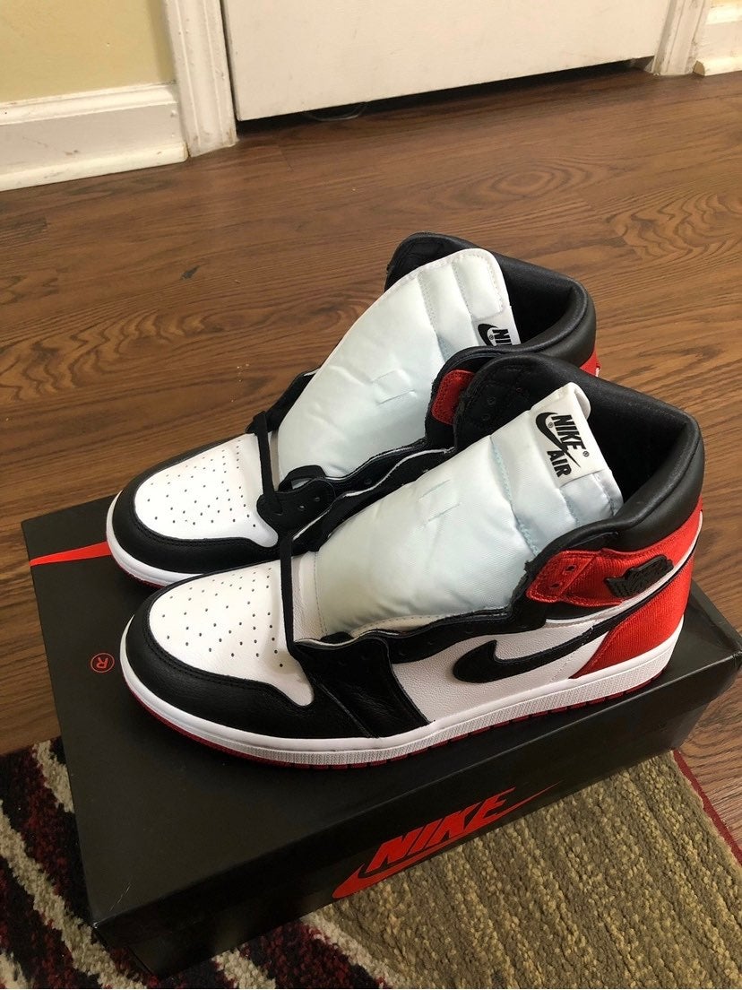 Air Jordan 1 WMNS “Satin Black Toe”