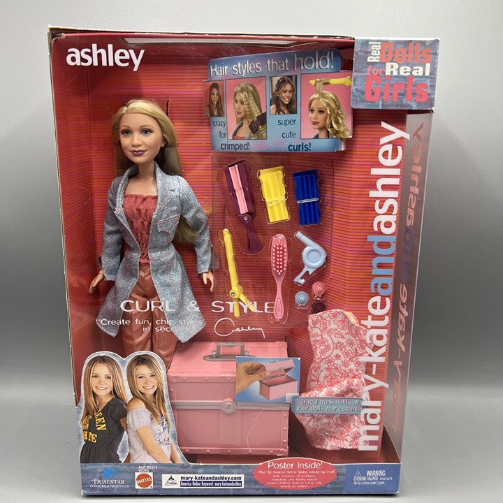 Mary Kate and Ashley Olsen Twins Curl & Style Ashley Doll Trunk Boxed Set 2002