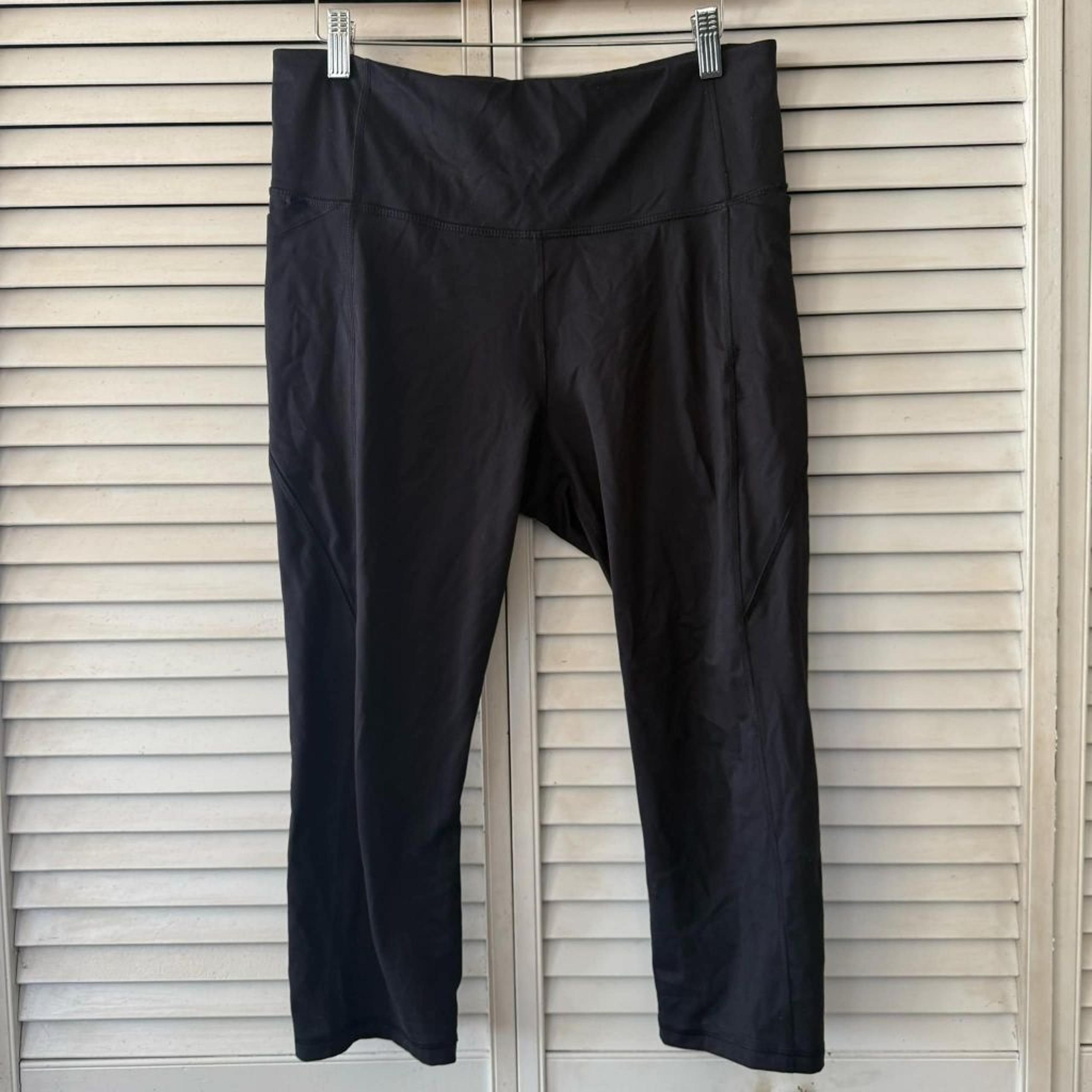 Women's All in Motion Black Capri Leggings Size L